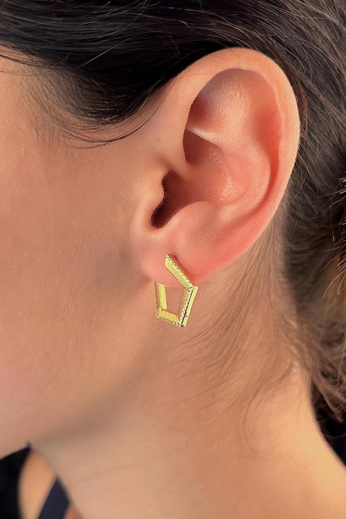 14 Ayar Altın Altıgen Desenli Küpe - Fiyonk Kuyumculuk