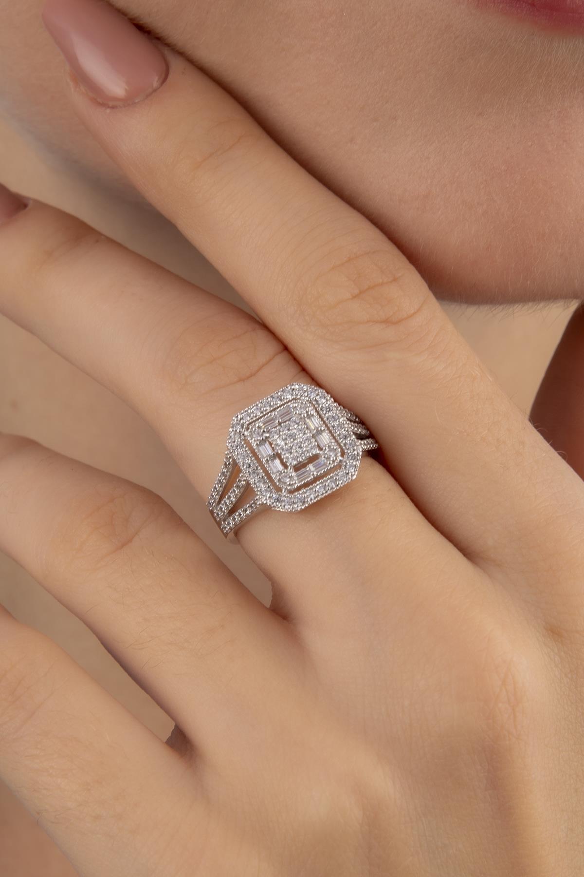 14 Ayar Altın Baget Kare Sıralı Yüzük 2 - Fiyonk Kuyumculuk (1)