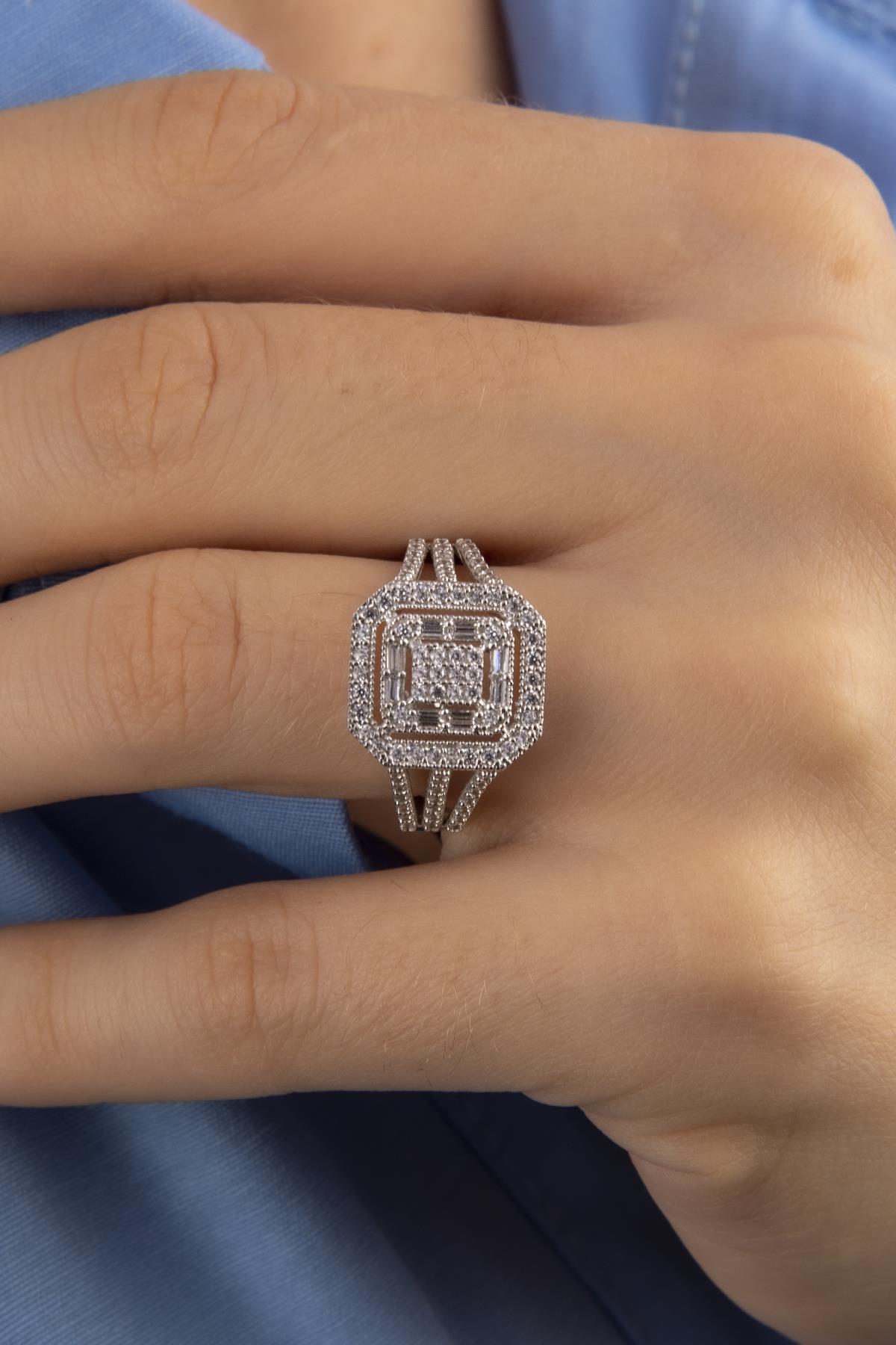 14 Ayar Altın Baget Kare Sıralı Yüzük 2 - Fiyonk Kuyumculuk (1)