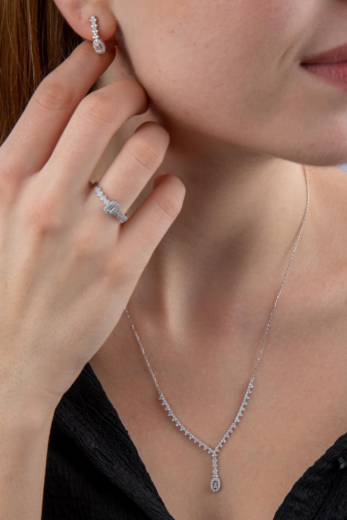 14 Ayar Altın Baget Taş Detaylı Set - Fiyonk Kuyumculuk