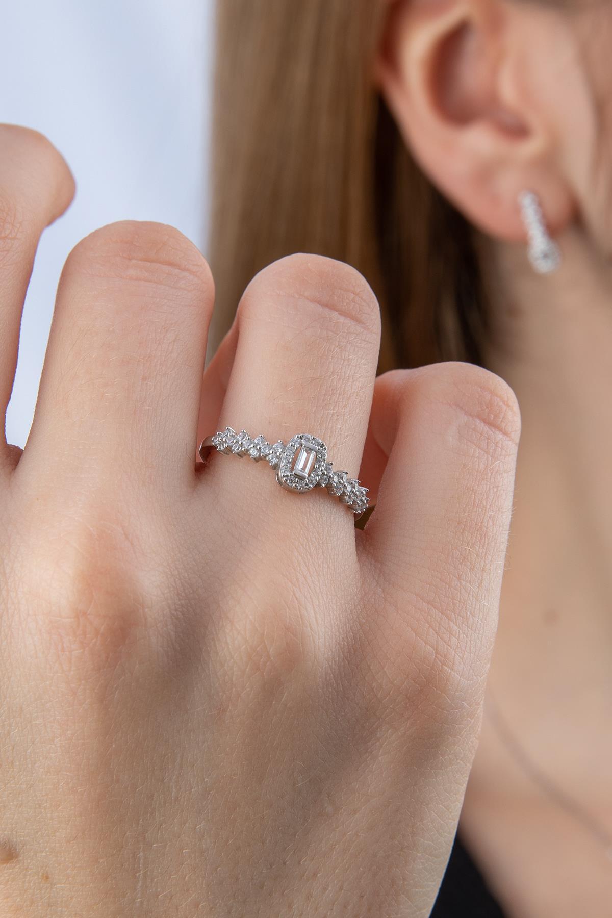 14 Ayar Altın Baget Taş Detaylı Set - Fiyonk Kuyumculuk (1)