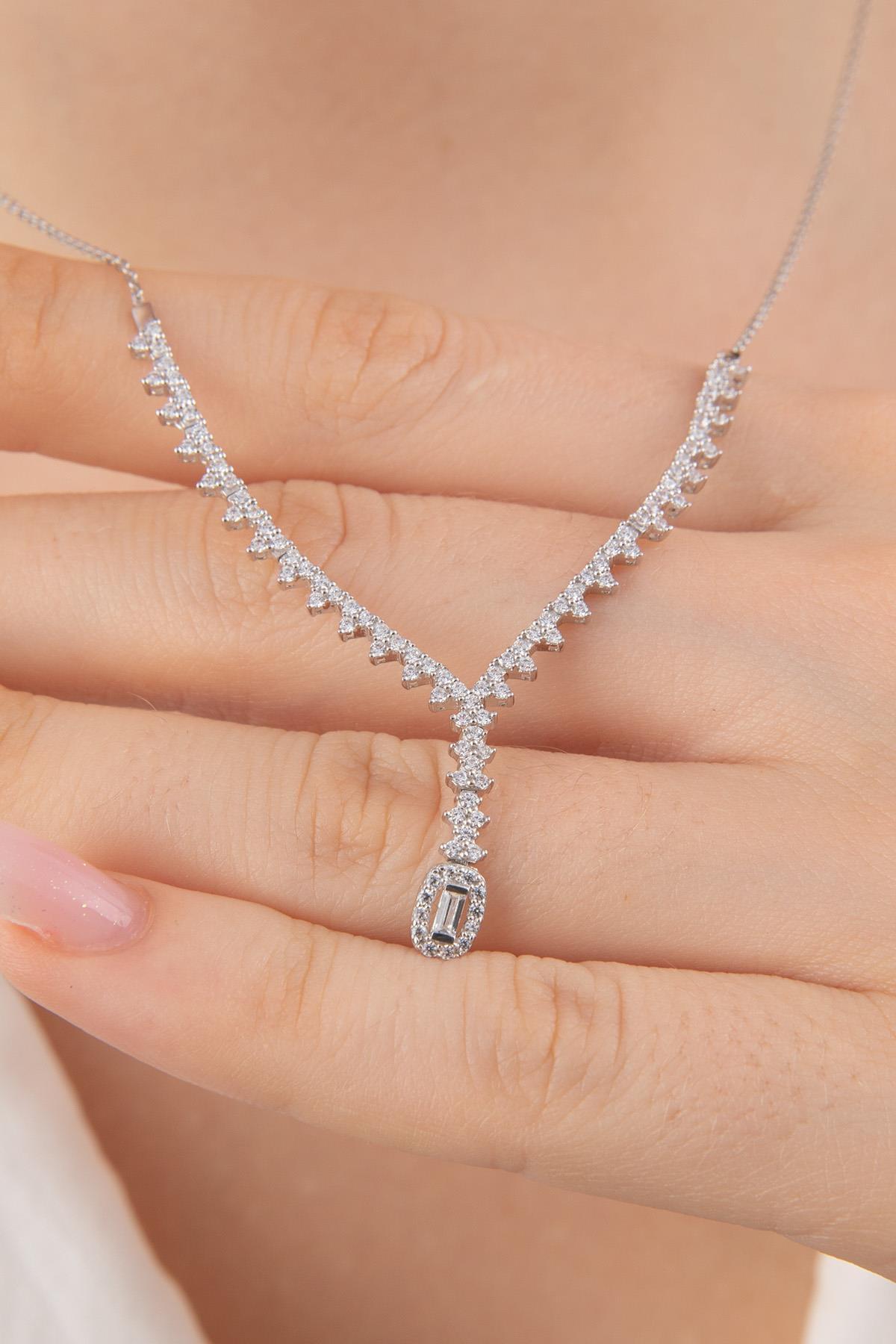 14 Ayar Altın Baget Taş Detaylı Zincirli Kolye - Fiyonk Kuyumculuk (1)