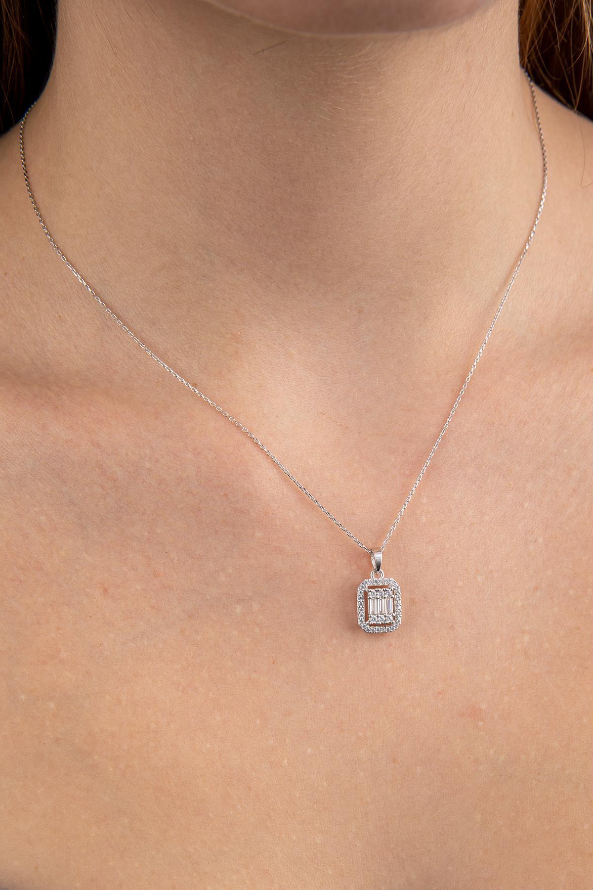 14 Ayar Altın Baget Taşlı Kolye - Fiyonk Kuyumculuk