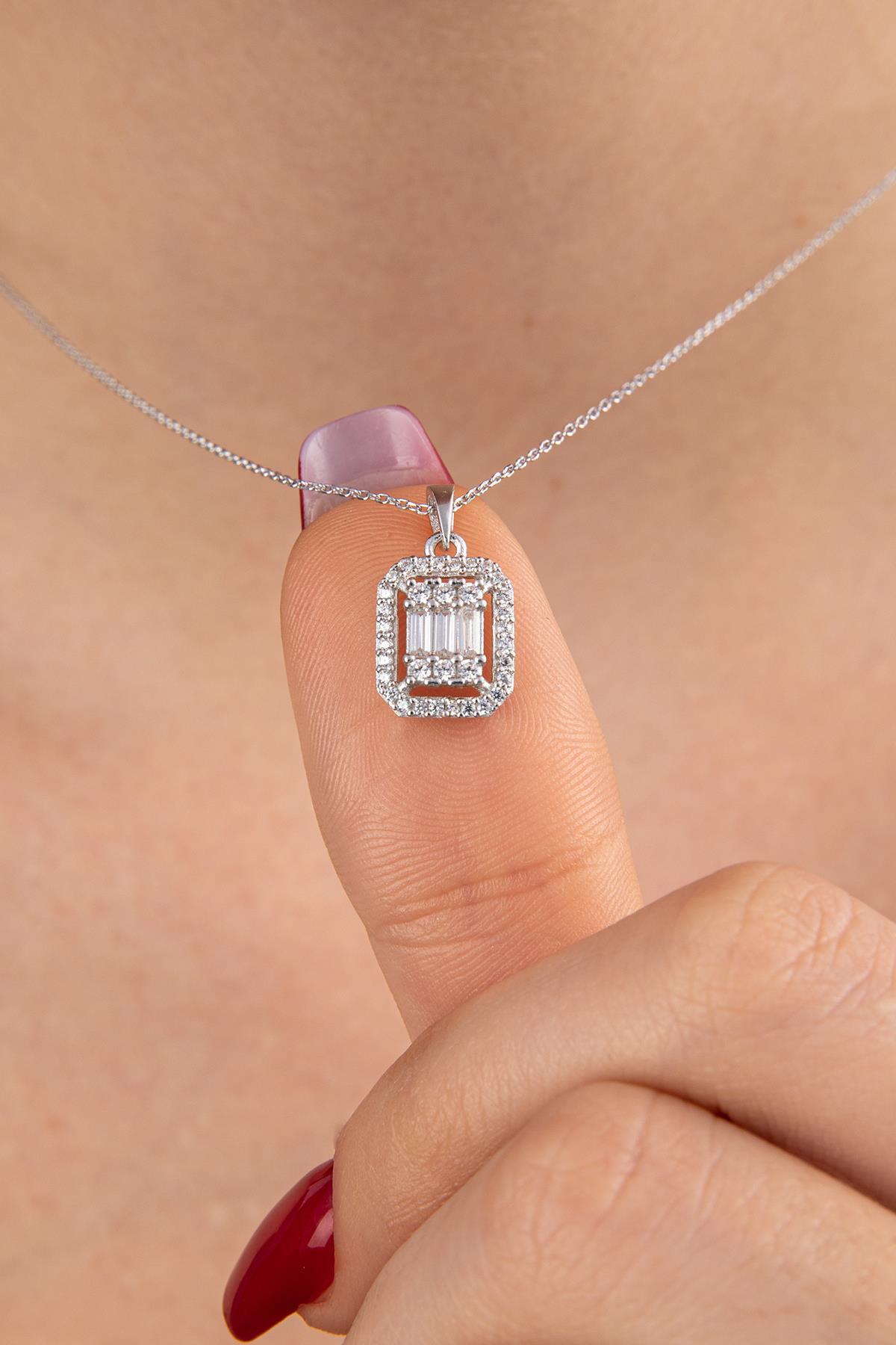 14 Ayar Altın Baget Taşlı Kolye - Fiyonk Kuyumculuk (1)