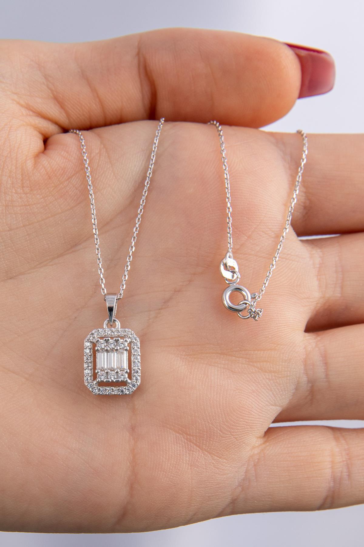 14 Ayar Altın Baget Taşlı Kolye - Fiyonk Kuyumculuk (1)