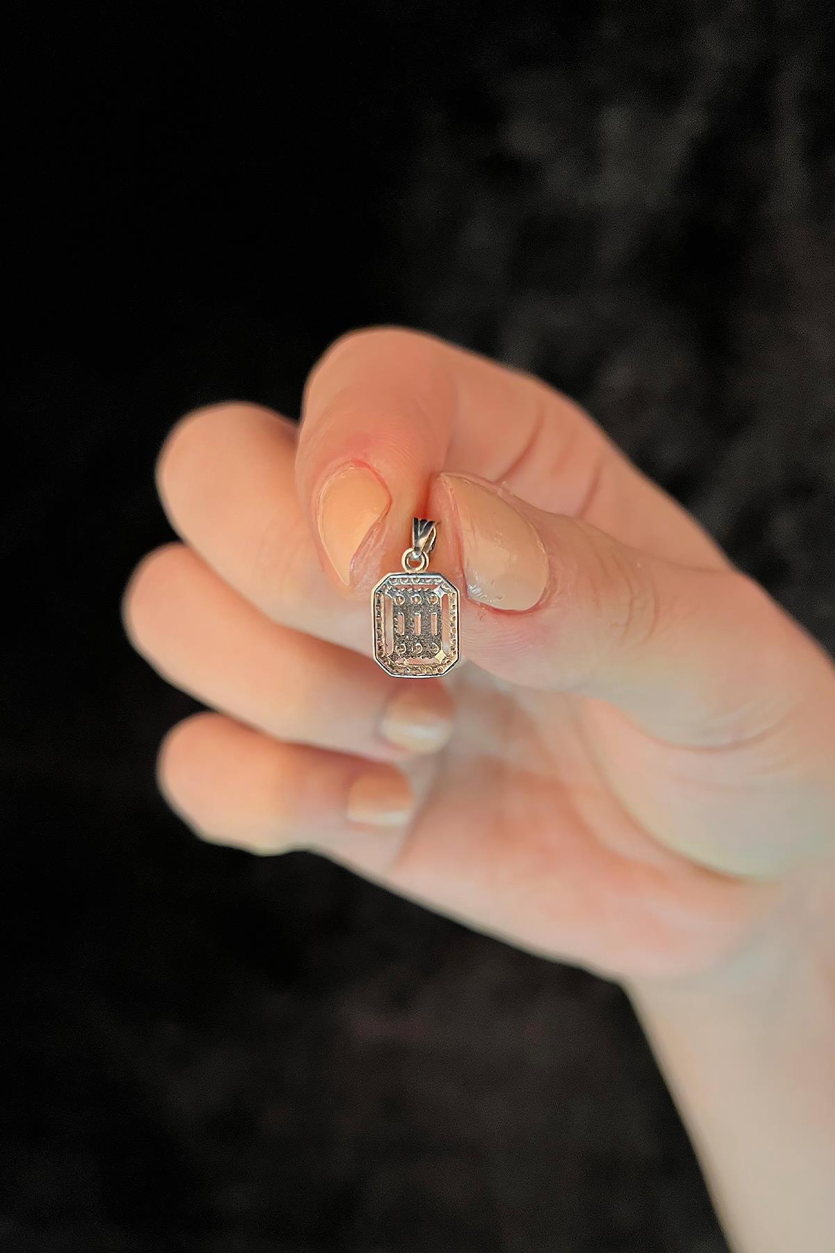 14 Ayar Altın Baget Taşlı Kolye Ucu - Fiyonk Kuyumculuk (1)