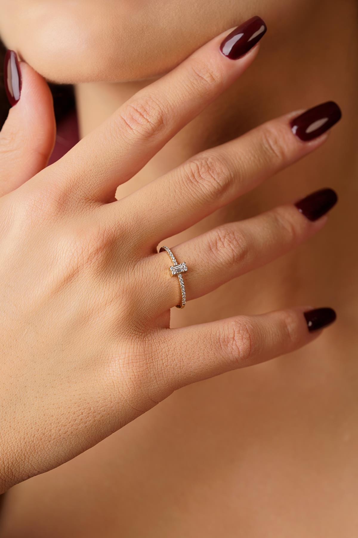 14 Ayar Altın Baget Taşlı Yüzük - Fiyonk Kuyumculuk (1)