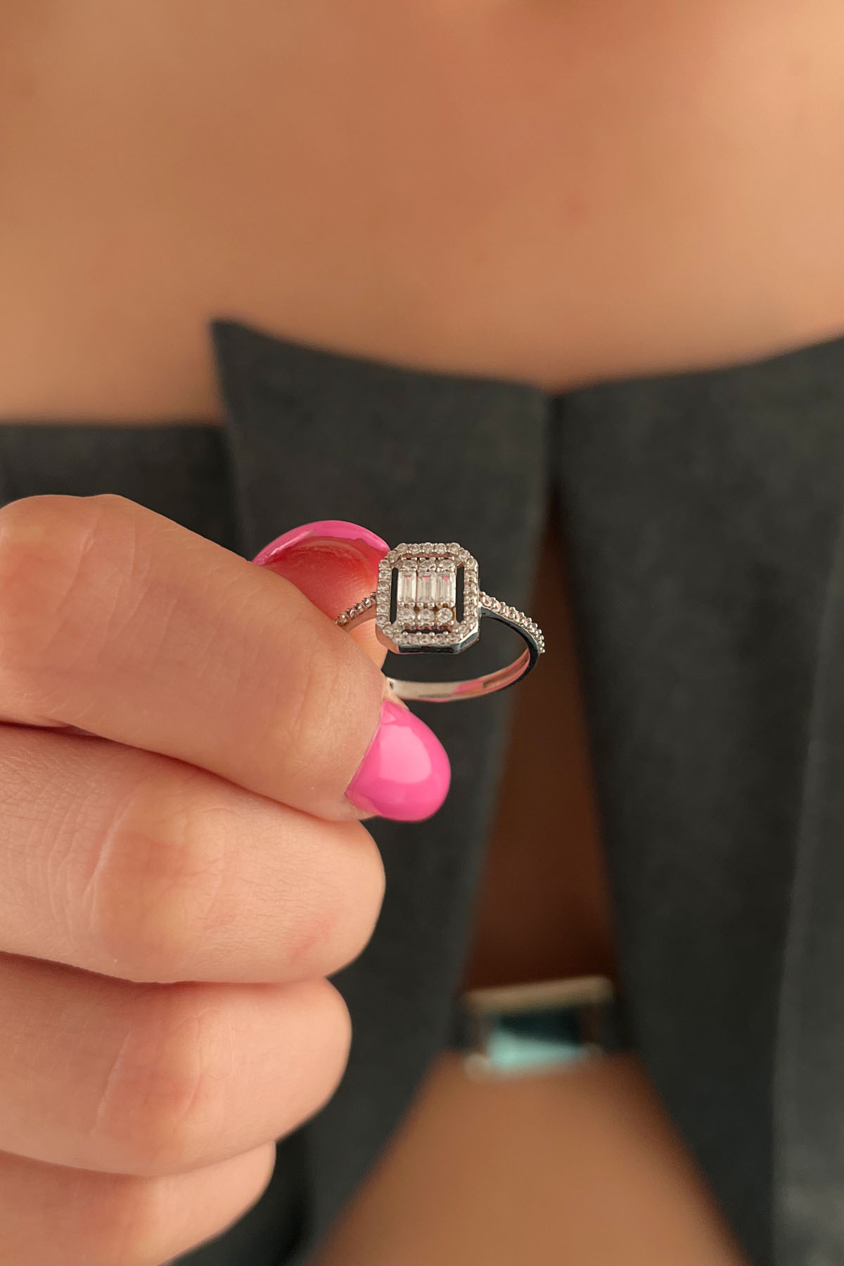 14 Ayar Altın Baget Taşlı Yüzük Beyaz - Fiyonk Kuyumculuk (1)