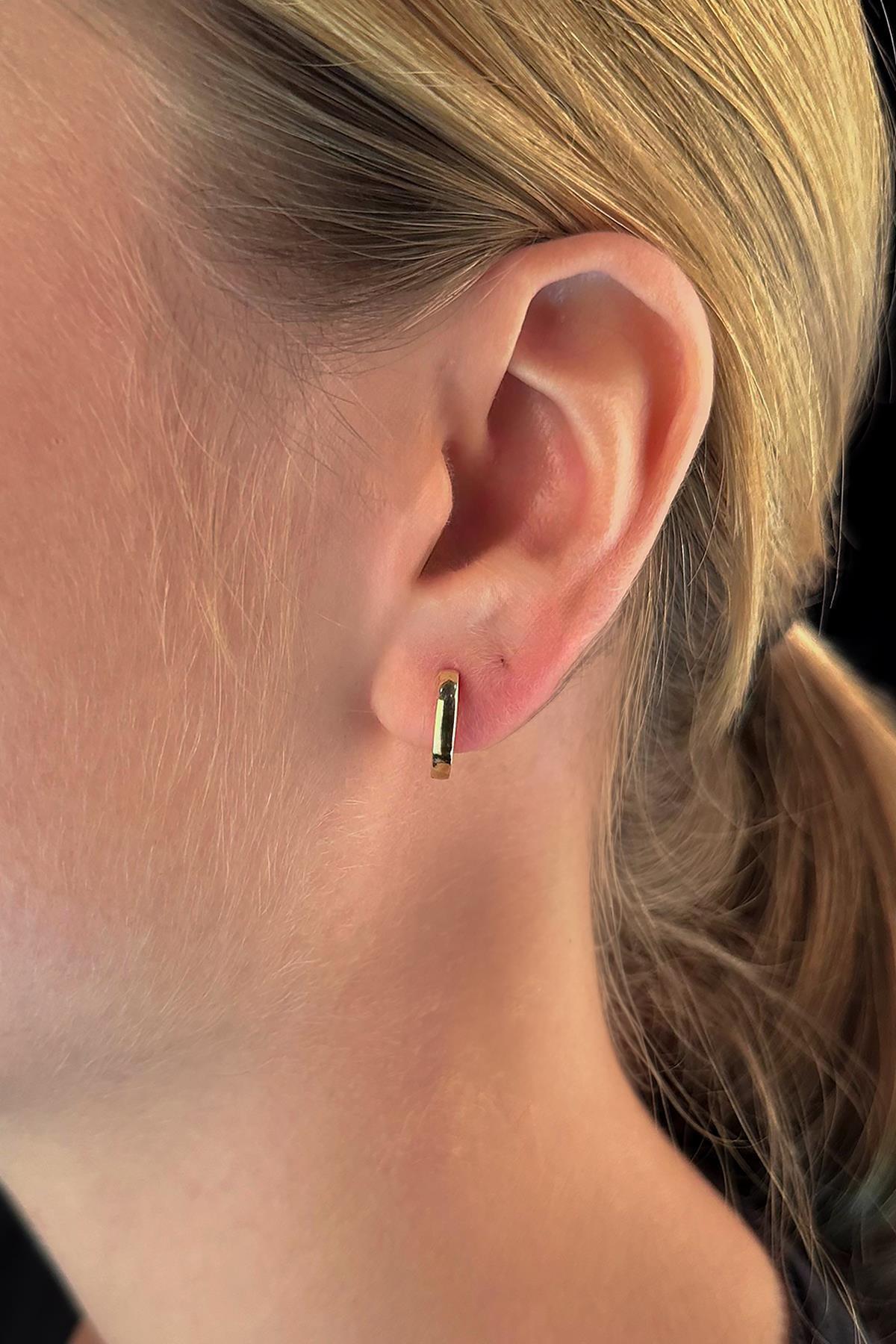 14 Ayar Altın Bombeli Kenar Köşeli Halka Küpe Orta - Fiyonk Kuyumculuk (1)