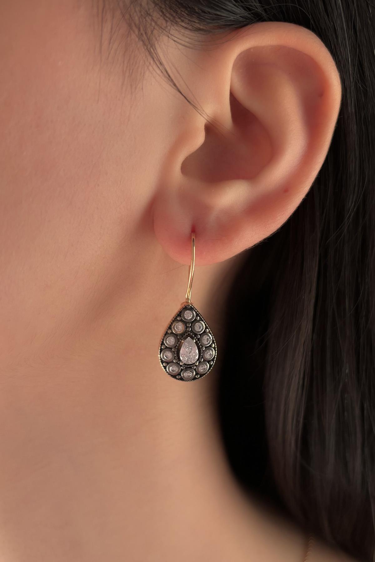 14 Ayar Altın Büyük Damla Taş Detaylı Küpe - Fiyonk Kuyumculuk