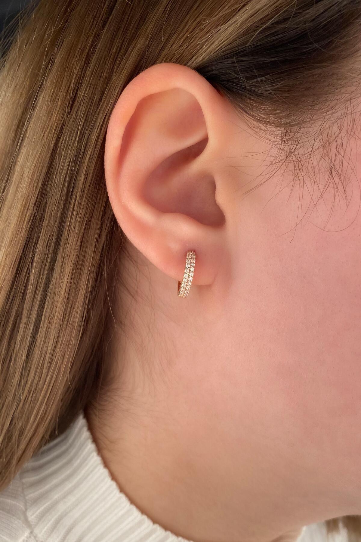 14 Ayar Altın Çift Sıra Taşlı Halka Küpe 4 - Fiyonk Kuyumculuk (1)