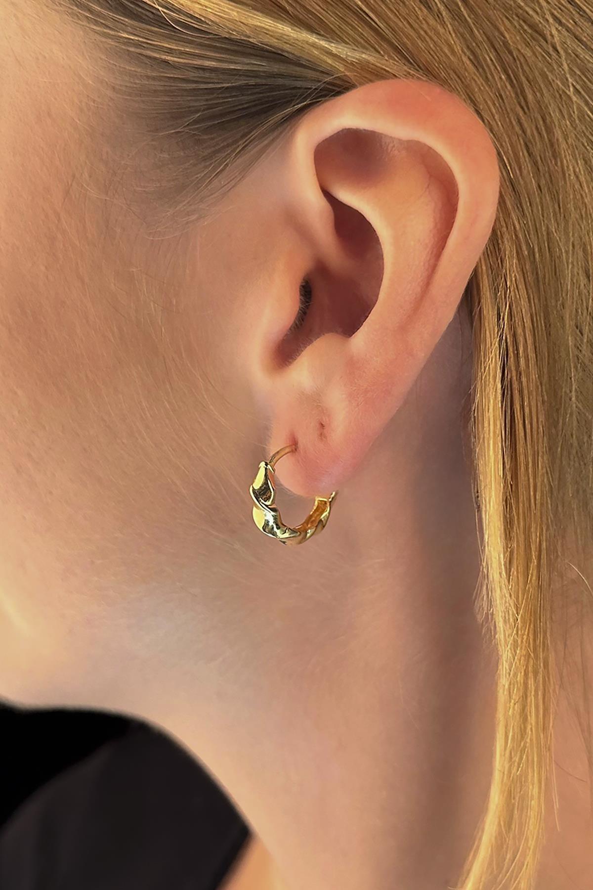 14 Ayar Altın Dalgalı Küpe - Fiyonk Kuyumculuk