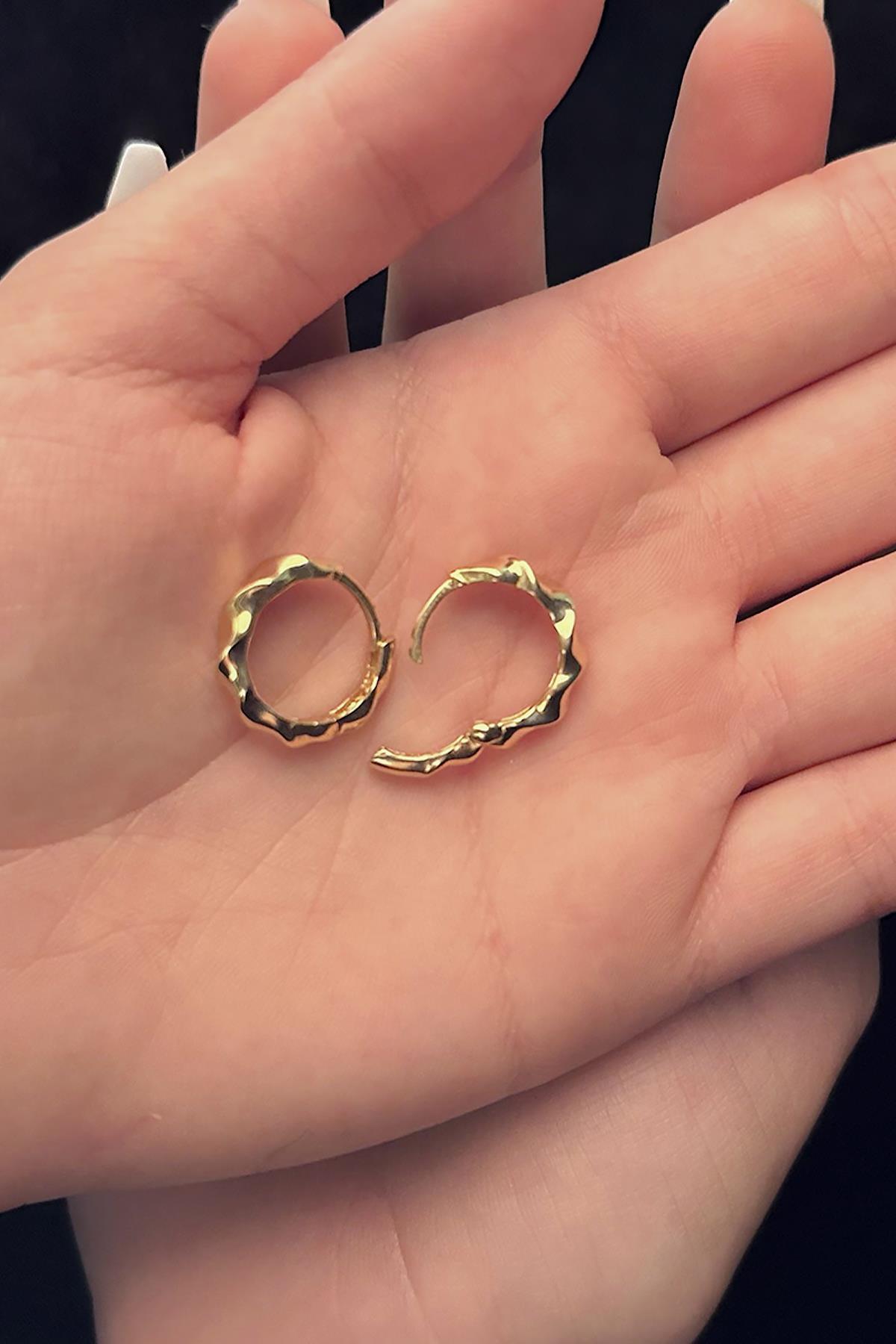 14 Ayar Altın Dalgalı Küpe - Fiyonk Kuyumculuk (1)