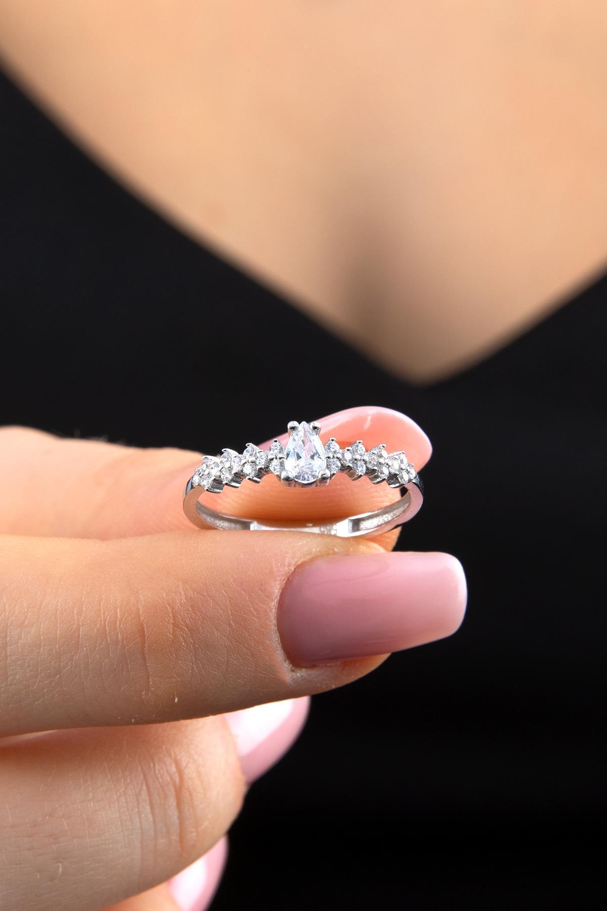 14 Ayar Altın Damla Taş Detaylı Yüzük - Fiyonk Kuyumculuk