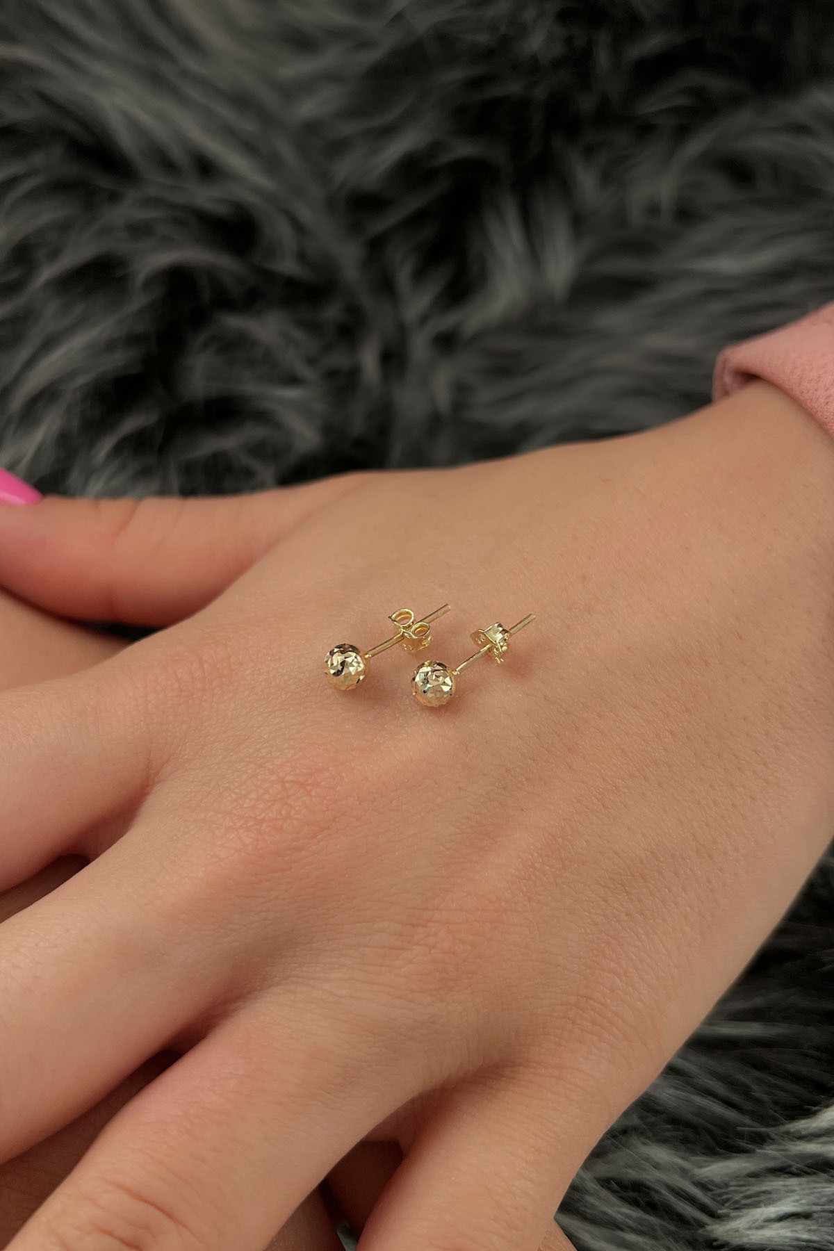 14 Ayar Altın Desenli Top Küpe Küçük - Fiyonk Kuyumculuk (1)