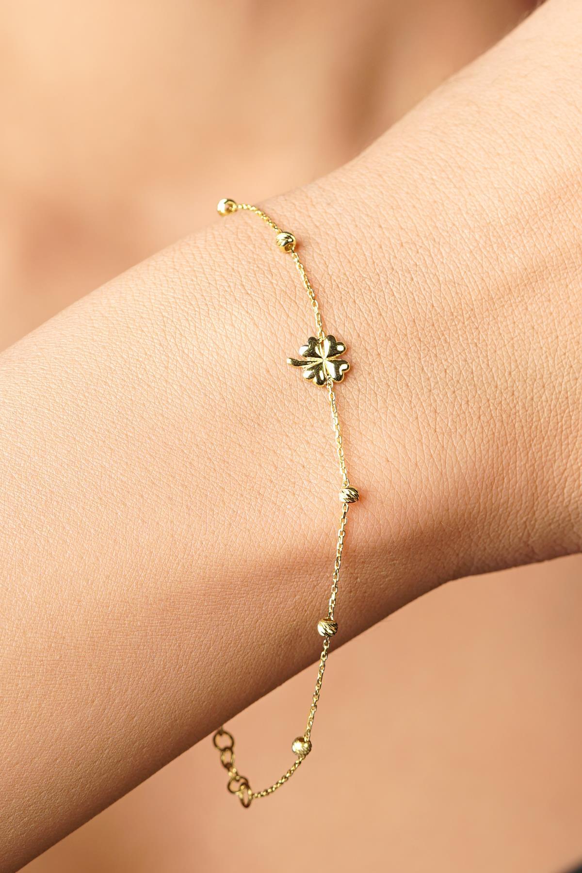 14 Ayar Altın Dorika Top Detaylı Yonca Bileklik - Fiyonk Kuyumculuk (1)