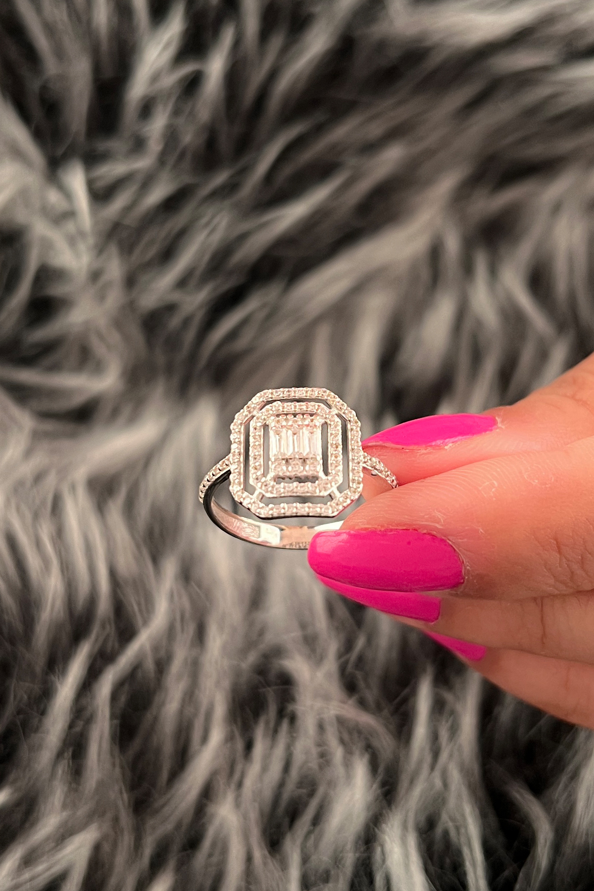 14 Ayar Altın Etrafı Taş Dizili Baget Yüzük - Fiyonk Kuyumculuk (1)