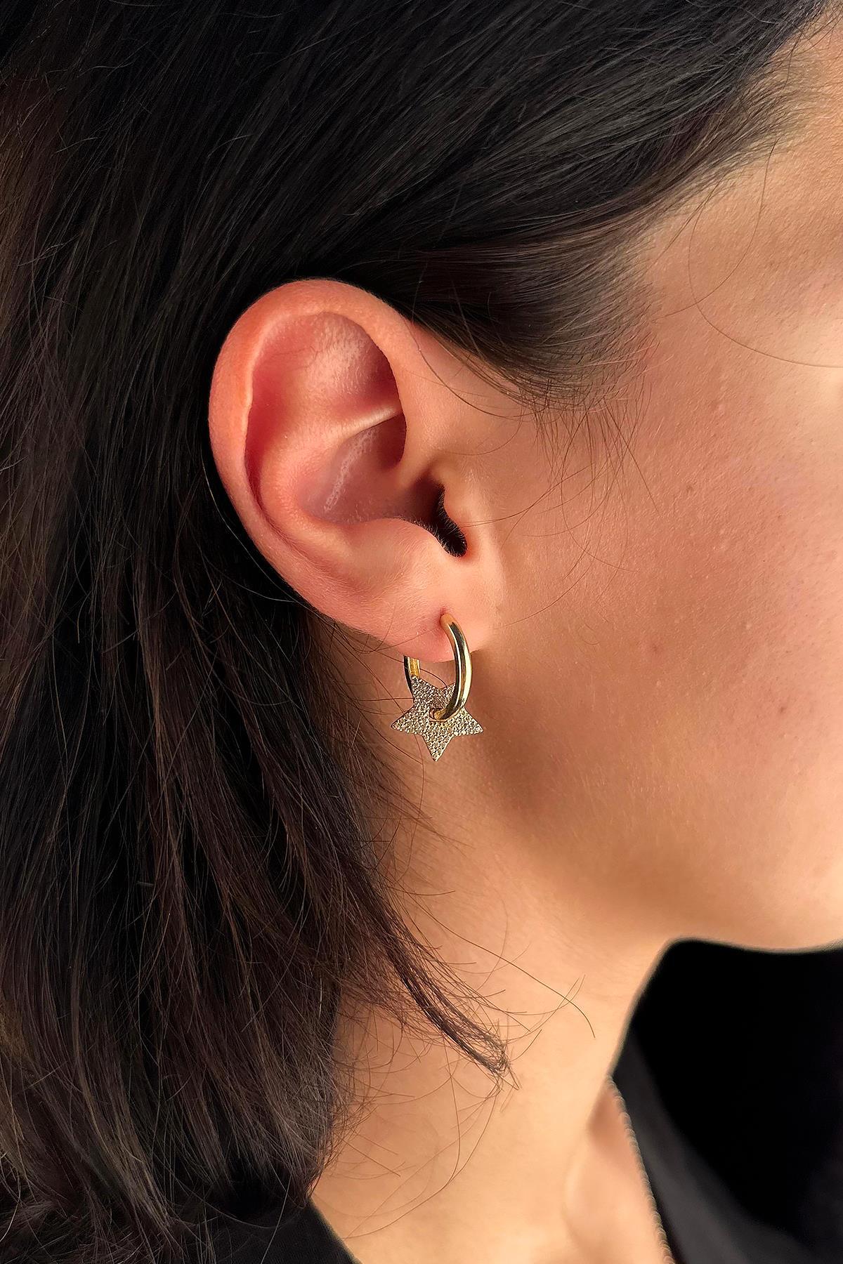 14 Ayar Altın Halka İçi Yıldız Detaylı Küpe - Fiyonk Kuyumculuk (1)