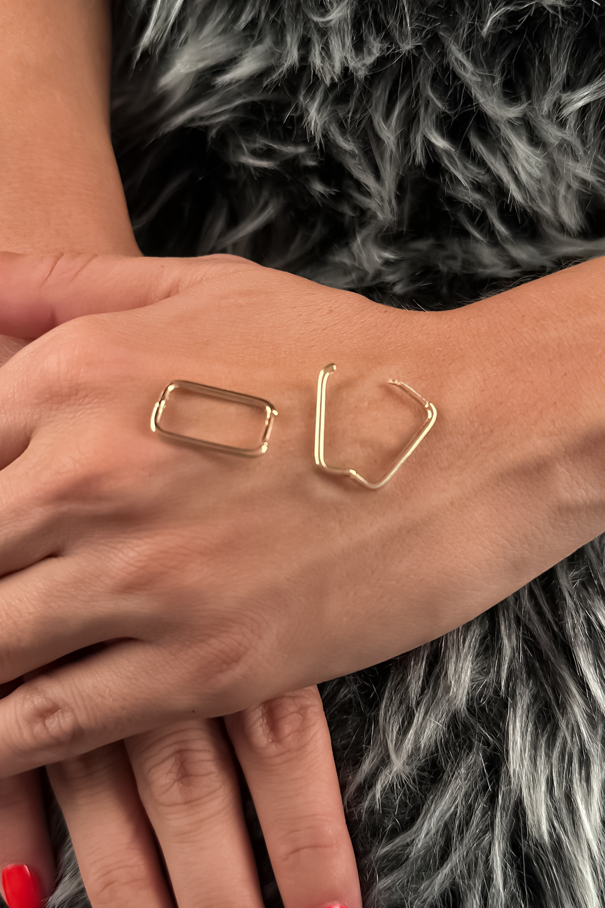 14 Ayar Altın İnce Dikdörtgen Küpe - Fiyonk Kuyumculuk (1)