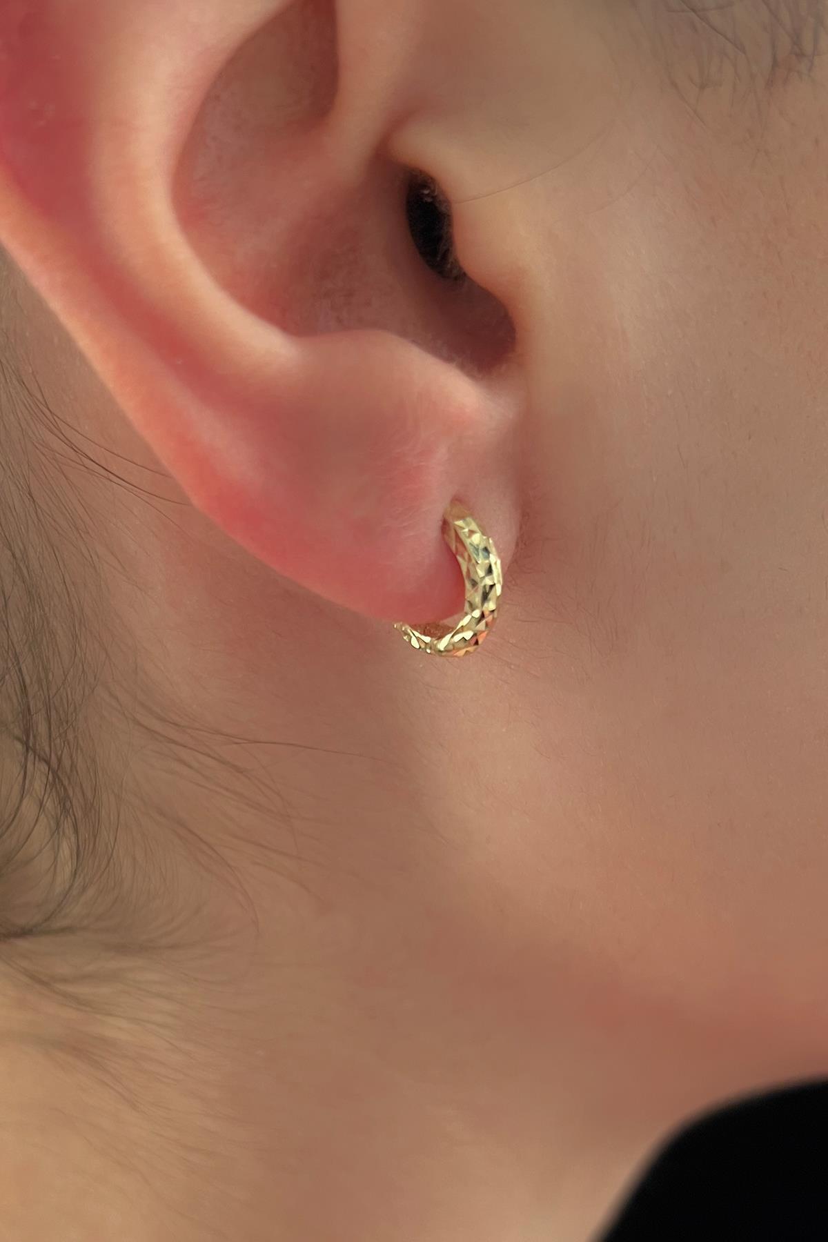 14 Ayar Altın Işıltılı Halka Küpe 2 - Fiyonk Kuyumculuk (1)