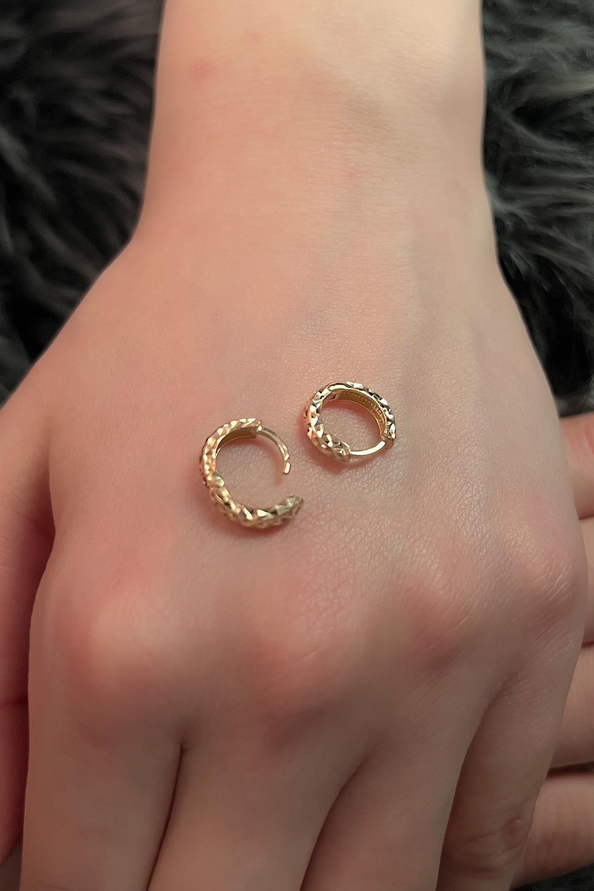 14 Ayar Altın Işıltılı Halka Küpe 2 - Fiyonk Kuyumculuk (1)