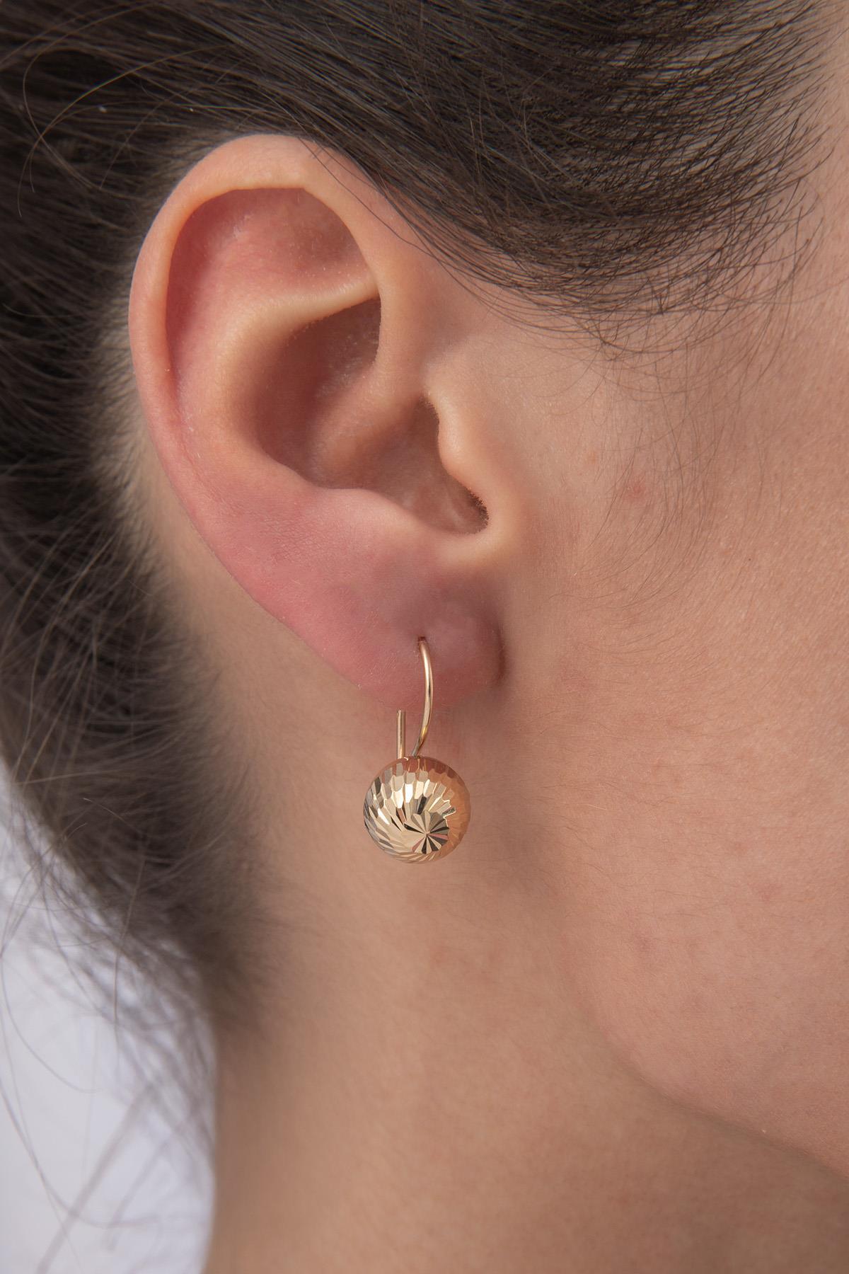 14 Ayar Altın Işıltılı Kalemli Orta Top Küpe - Fiyonk Kuyumculuk