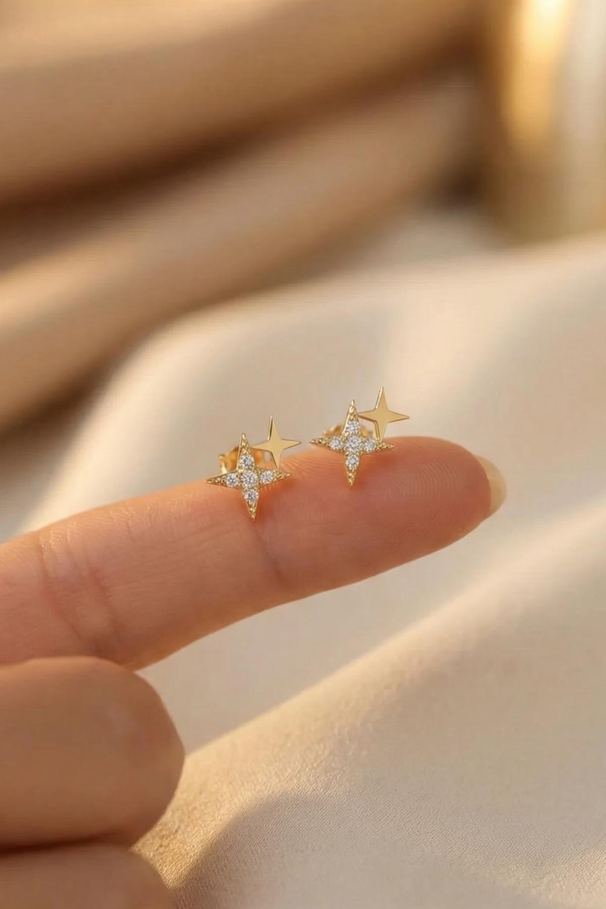 14 Ayar Altın Işıltılı Minik İkili Taşlı Tasarım Yıldız Küpe - Fiyonk Kuyumculuk (1)