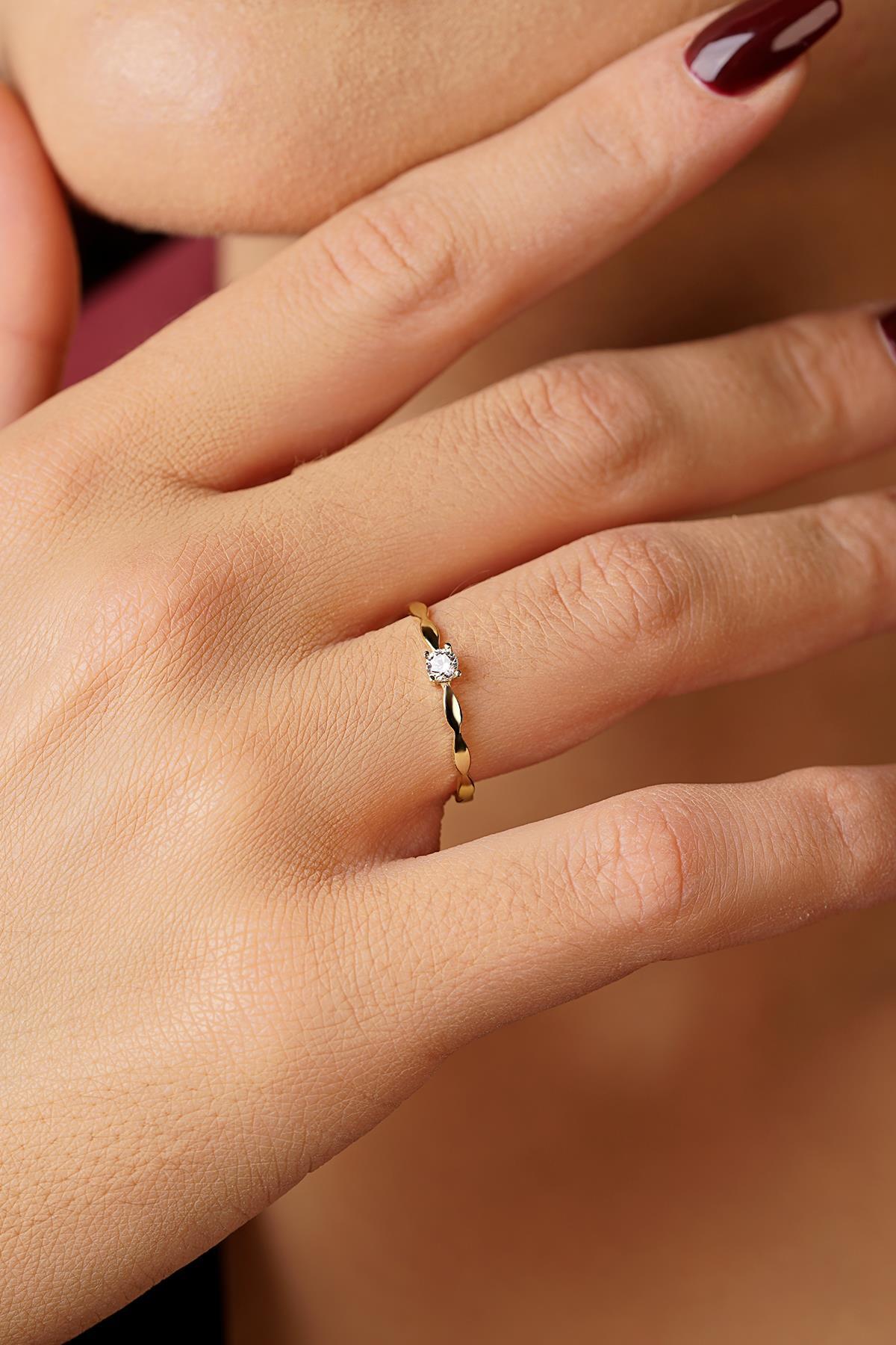 14 Ayar Altın Işıltılı Tek Taş Yüzük - Fiyonk Kuyumculuk (1)