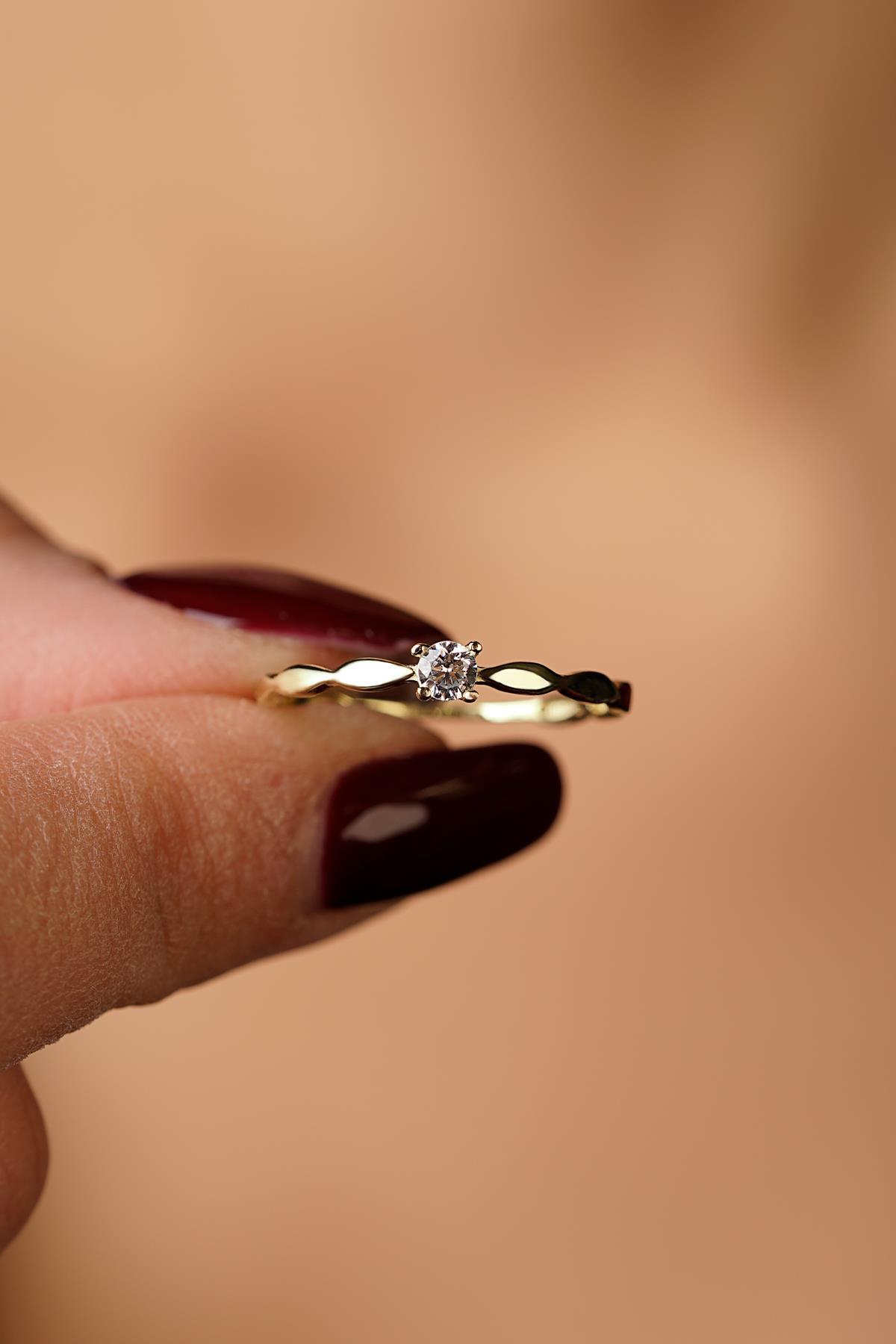 14 Ayar Altın Işıltılı Tek Taş Yüzük - Fiyonk Kuyumculuk (1)