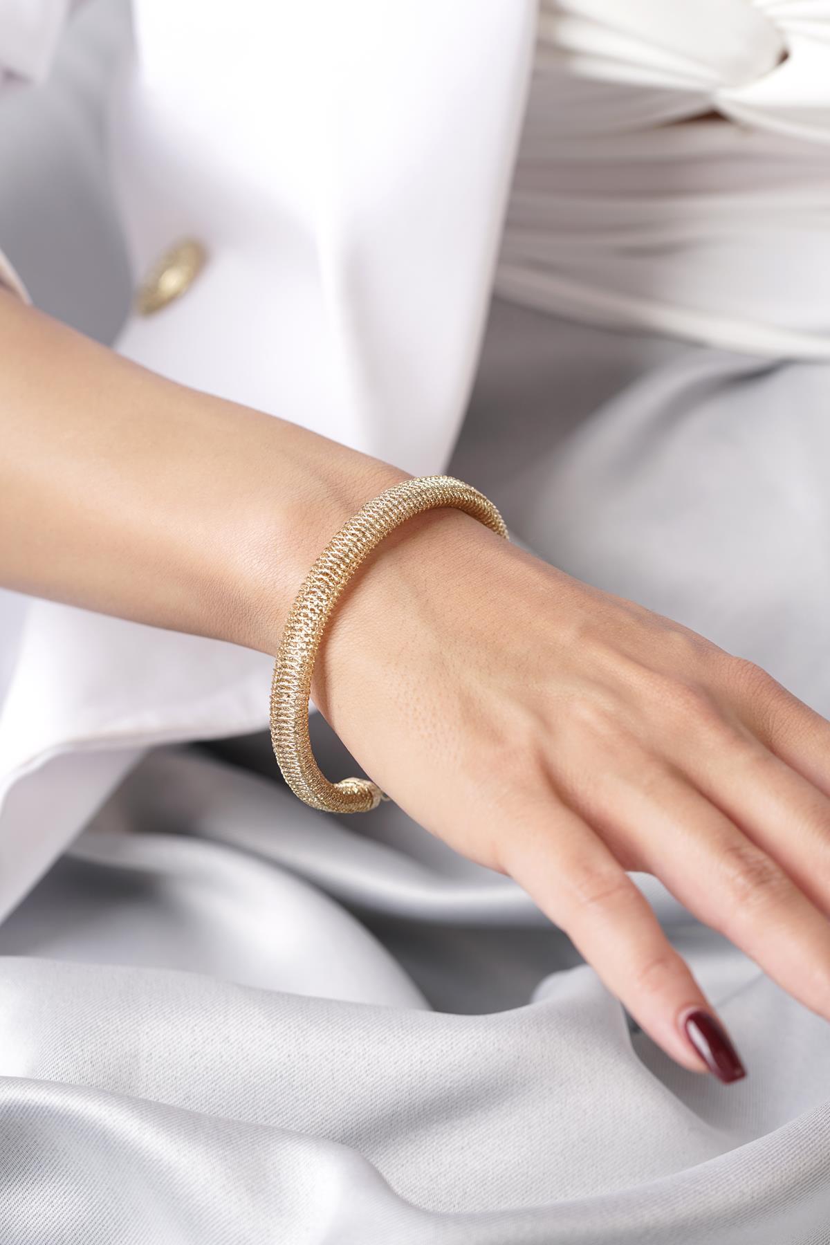 14 Ayar Altın İtalyan Çapraz Örme Kelepçe Bileklik - Fiyonk Kuyumculuk (1)