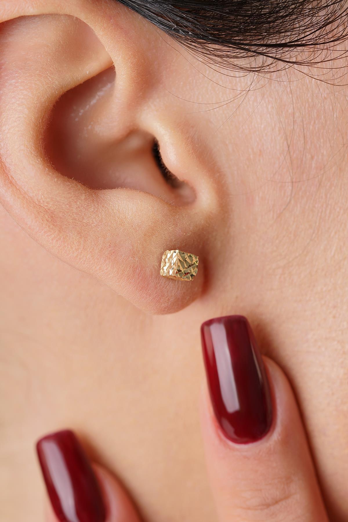 14 Ayar Altın Kalem İşlemeli Küp Küpe - Fiyonk Kuyumculuk