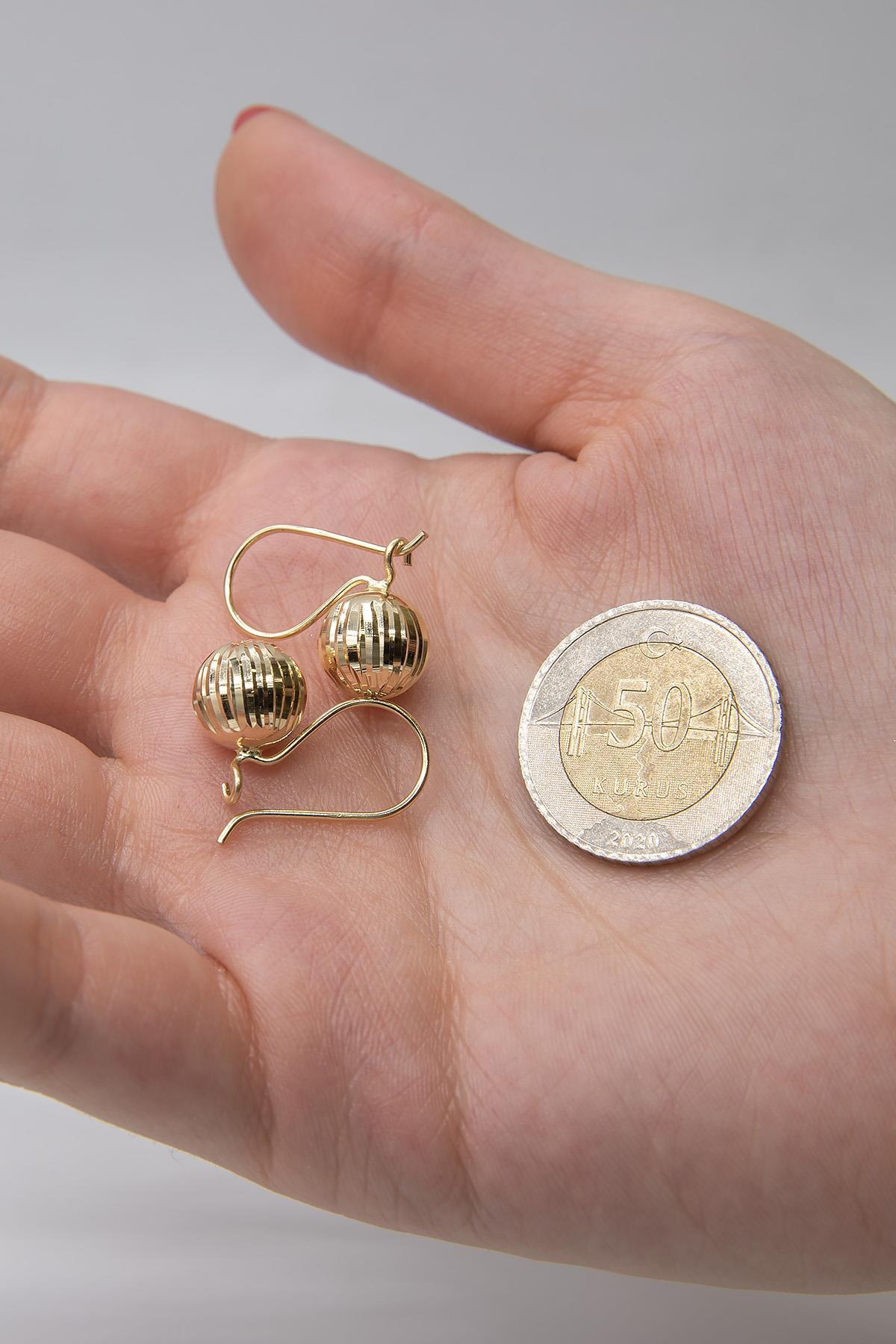 14 Ayar Altın Kalem İşlemeli Orta Top Küpe - Fiyonk Kuyumculuk (1)