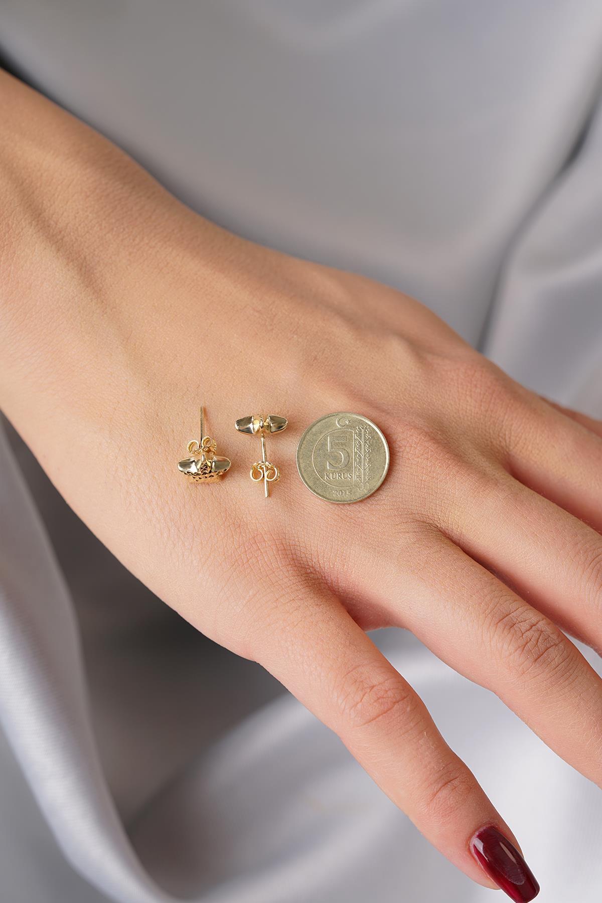 14 Ayar Altın Kalem İşlemeli Yıldız Küpe - Fiyonk Kuyumculuk (1)