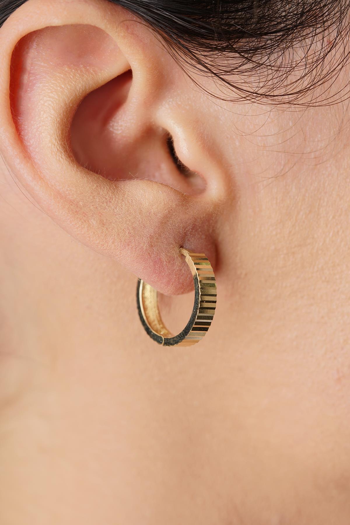 14 Ayar Altın Kalemli Midi Halka Küpe - Fiyonk Kuyumculuk