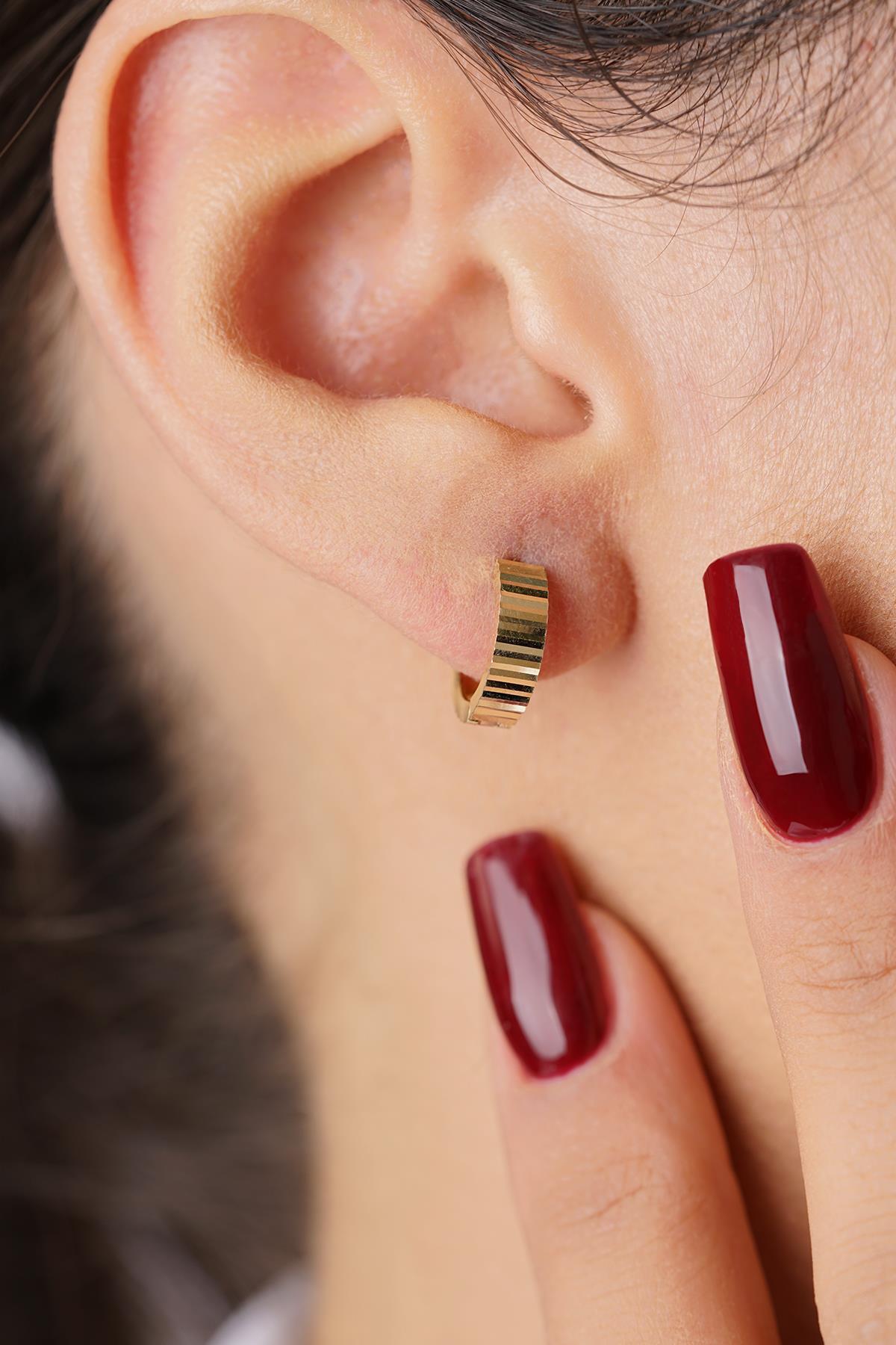 14 Ayar Altın Kalemli Minik Halka Küpe - Fiyonk Kuyumculuk (1)