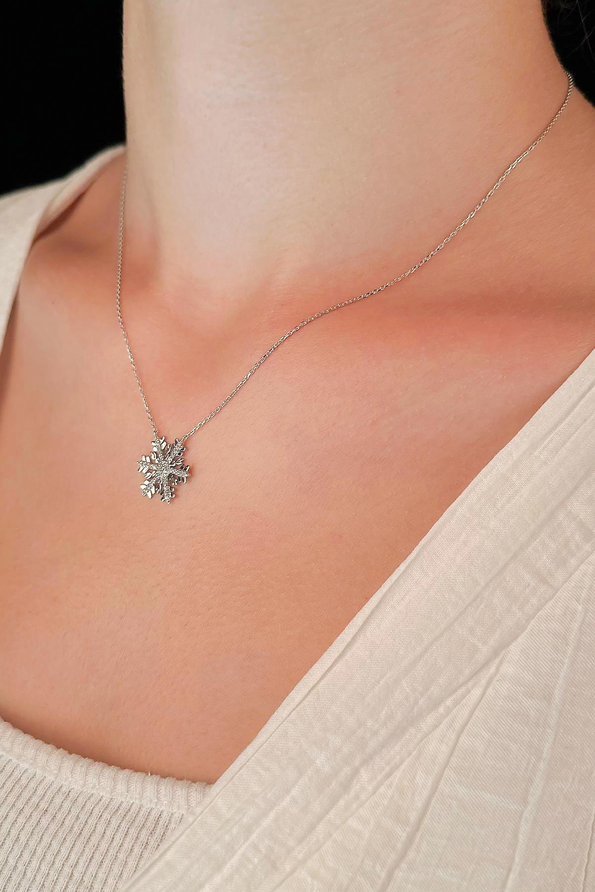 14 Ayar Altın Kar Tanesi Kolye Taşlı - Fiyonk Kuyumculuk