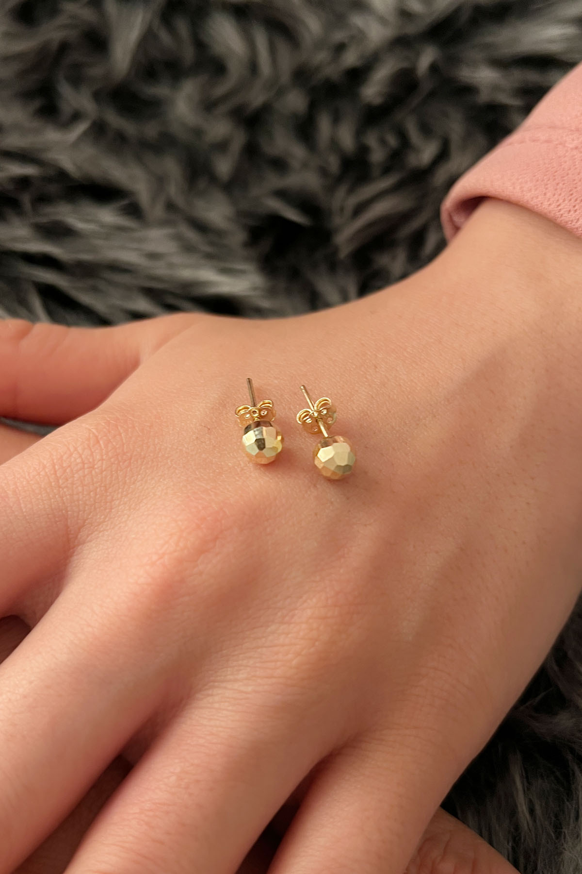 14 Ayar Altın Kare Desenli Top Küpe Orta - Fiyonk Kuyumculuk (1)