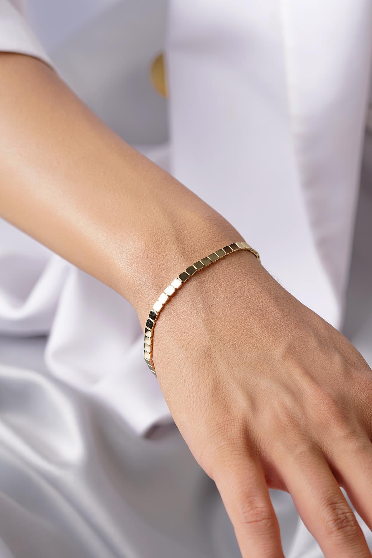 14 Ayar Altın Kare Dizisi Bileklik - Fiyonk Kuyumculuk (1)