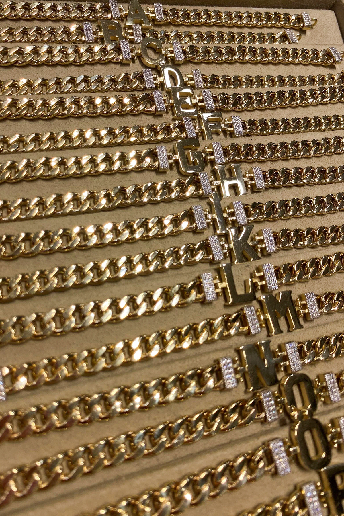 14 Ayar Altın Harfli Gurmet Künye (Tüm Harfleri Mevcut) - Fiyonk Kuyumculuk