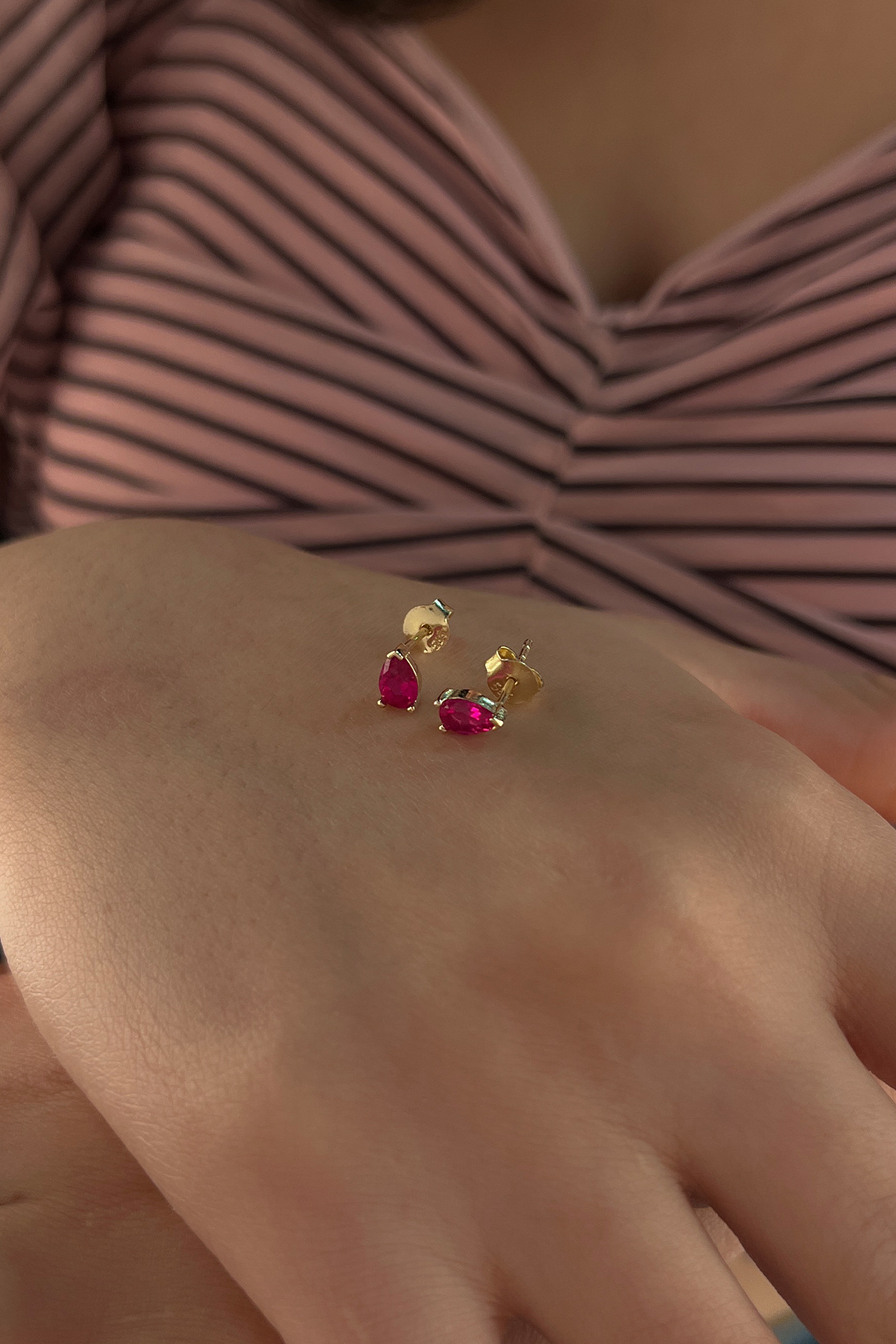 14 Ayar Altın Kök Yakut Damla Taş Detaylı Küpe - Fiyonk Kuyumculuk (1)