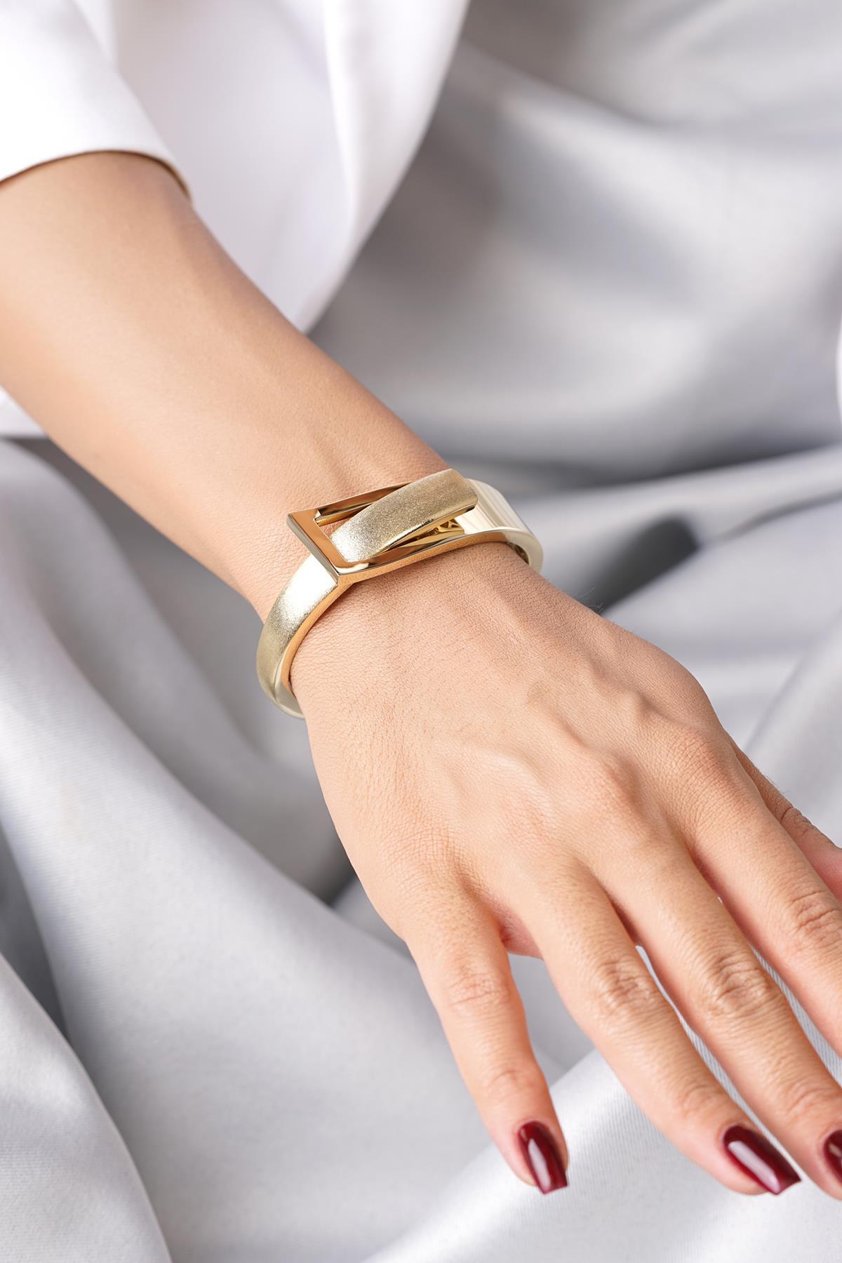 14 Ayar Altın Kumlu Tasarım Kemer Kelepçe Bilezik - Fiyonk Kuyumculuk (1)