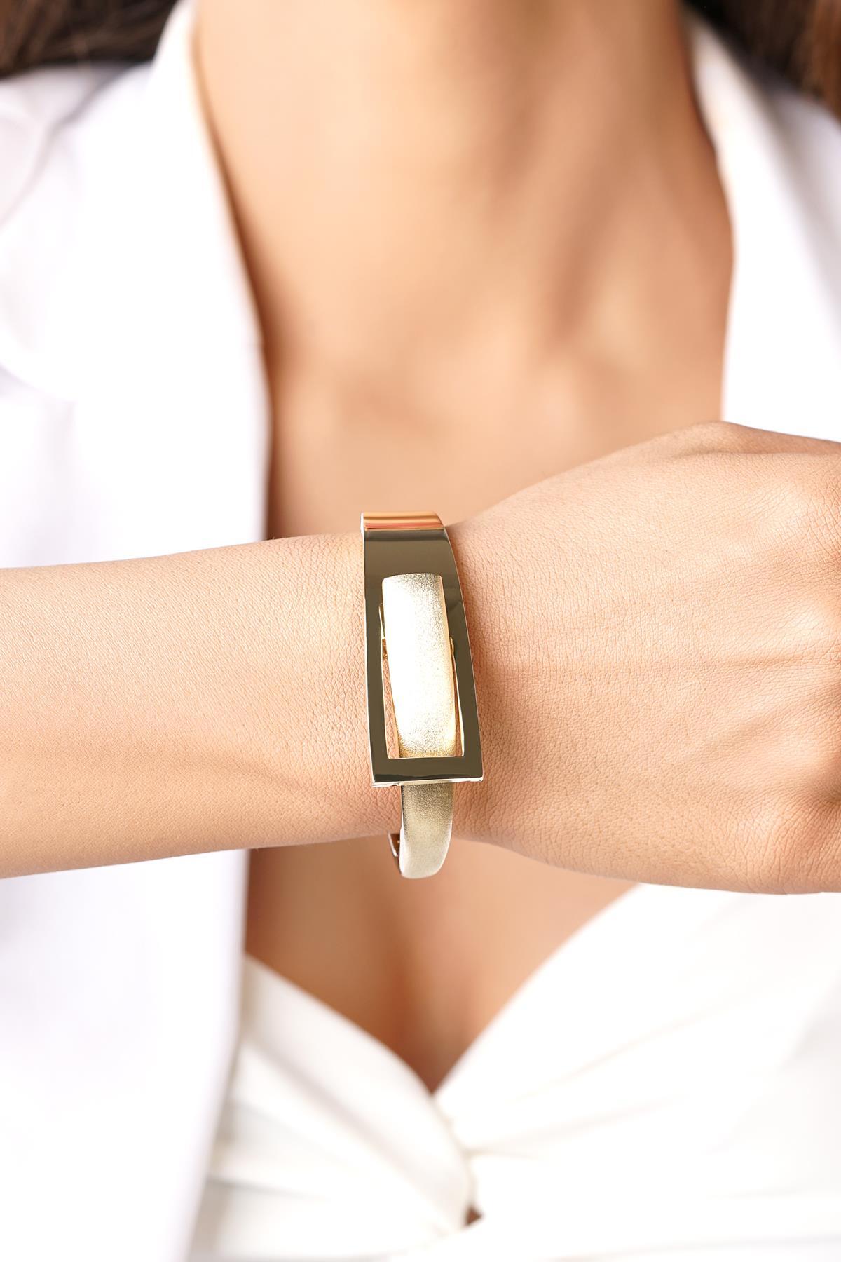 14 Ayar Altın Kumlu Tasarım Kemer Kelepçe Bilezik - Fiyonk Kuyumculuk (1)