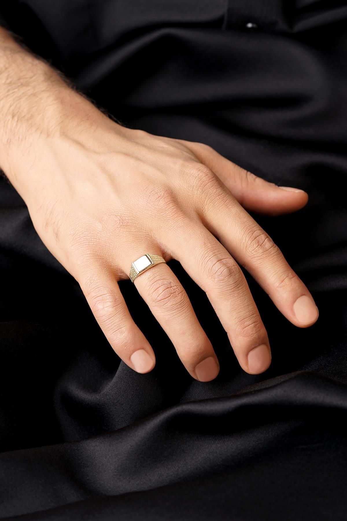 14 Ayar Altın Küp İşlemeli Şövalye Erkek Yüzük - Fiyonk Kuyumculuk