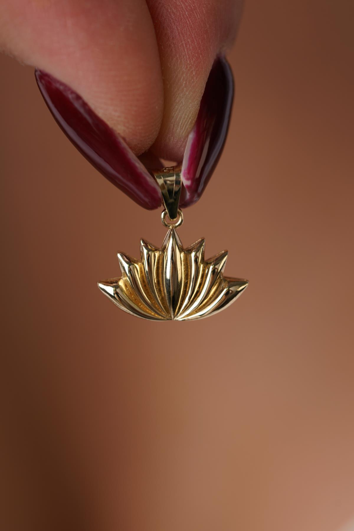 14 Ayar Altın Mini Lotus Çiçeği Kolye Ucu - Fiyonk Kuyumculuk