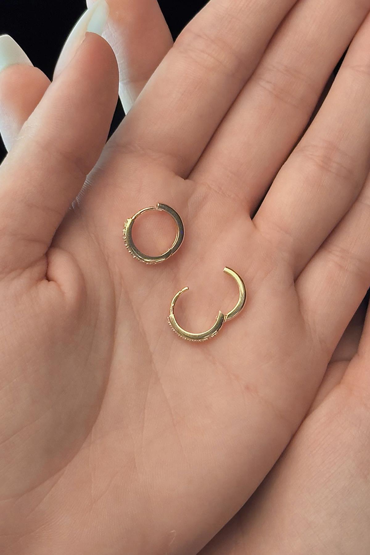 14 Ayar Altın Mini Taş Detaylı Halka Küpe - Fiyonk Kuyumculuk (1)