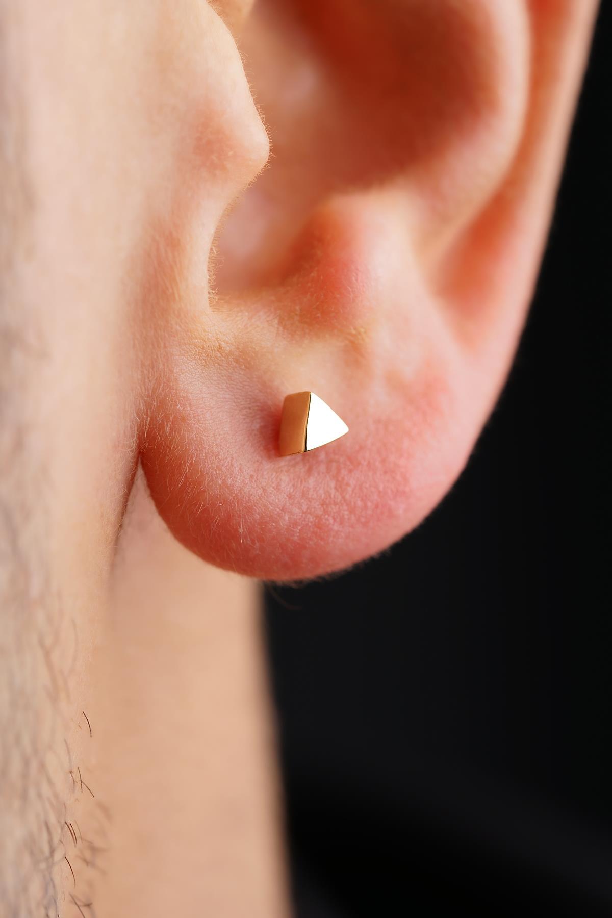 14 Ayar Altın Mini Üçgen Küpe Erkek - Fiyonk Kuyumculuk