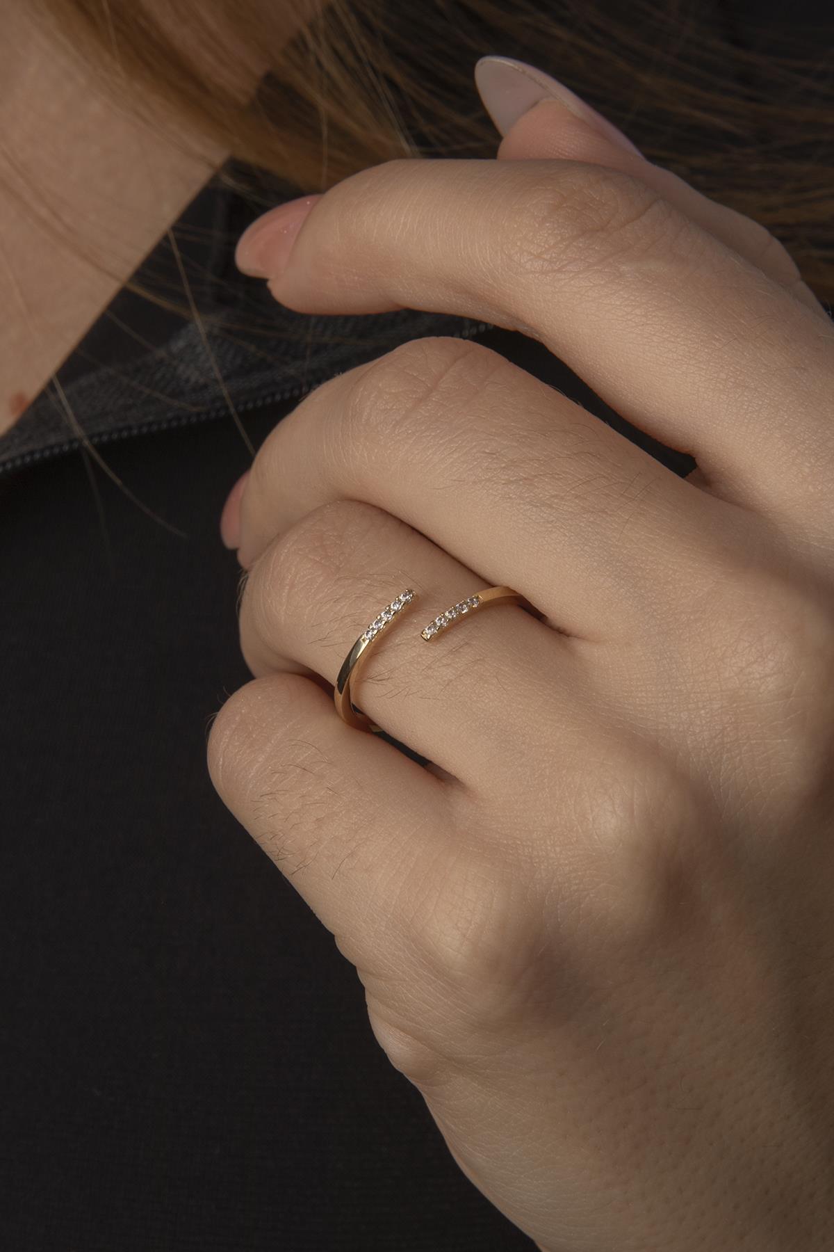 14 Ayar Altın Modern Tasarım Taşlı Yüzük - Fiyonk Kuyumculuk (1)