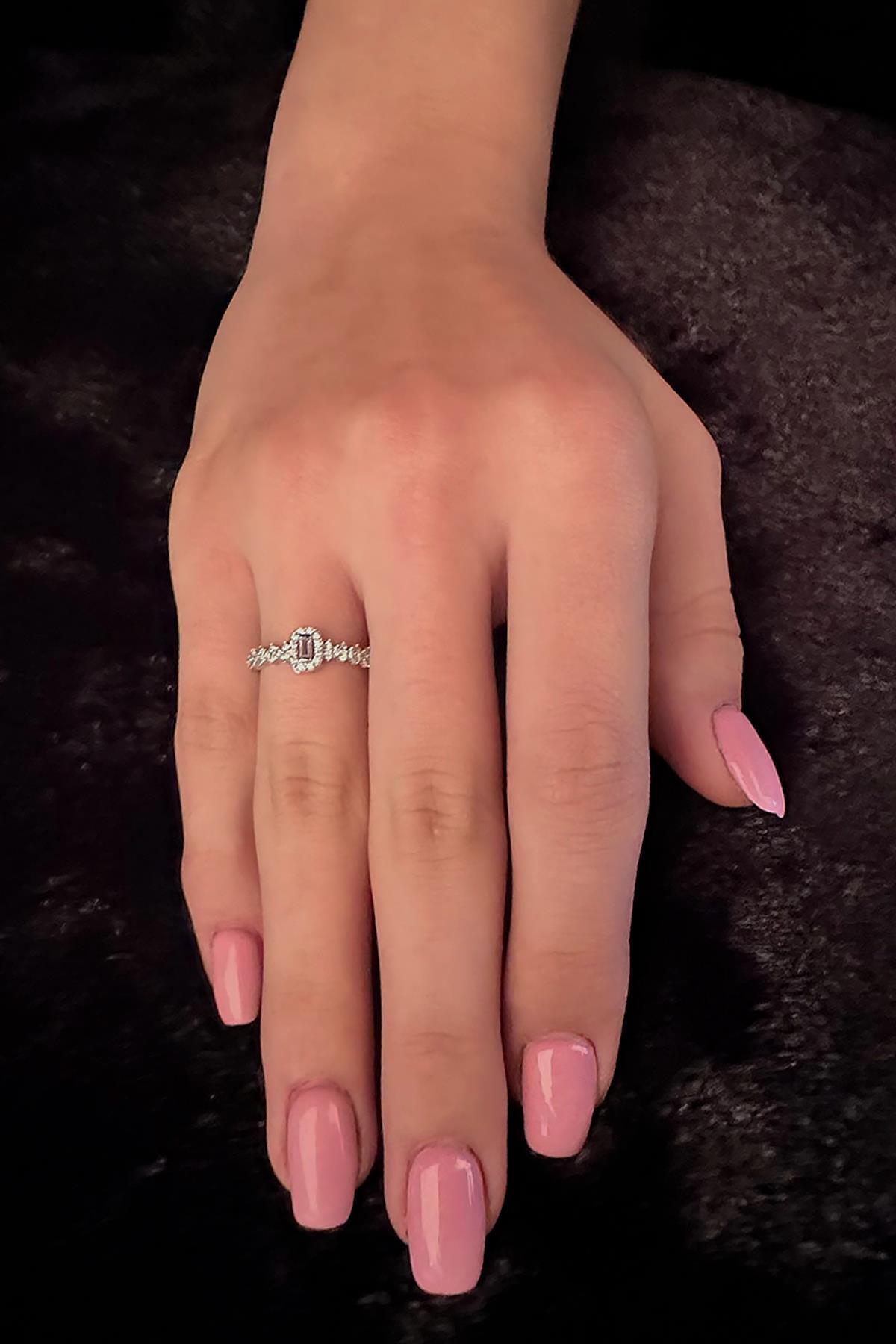 14 Ayar Altın Oval Baget Taş Detaylı Yüzük - Fiyonk Kuyumculuk