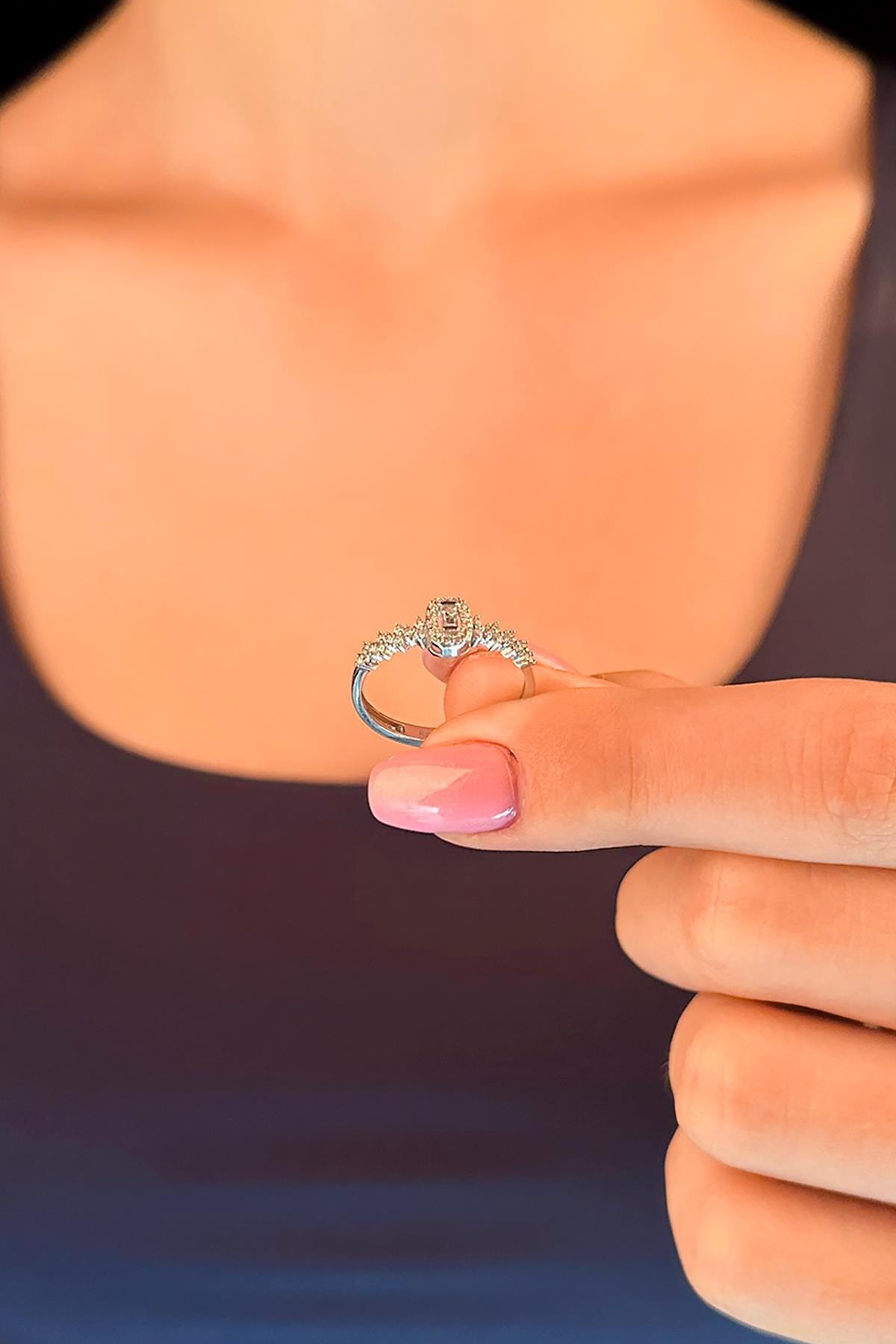 14 Ayar Altın Oval Baget Taş Detaylı Yüzük - Fiyonk Kuyumculuk (1)