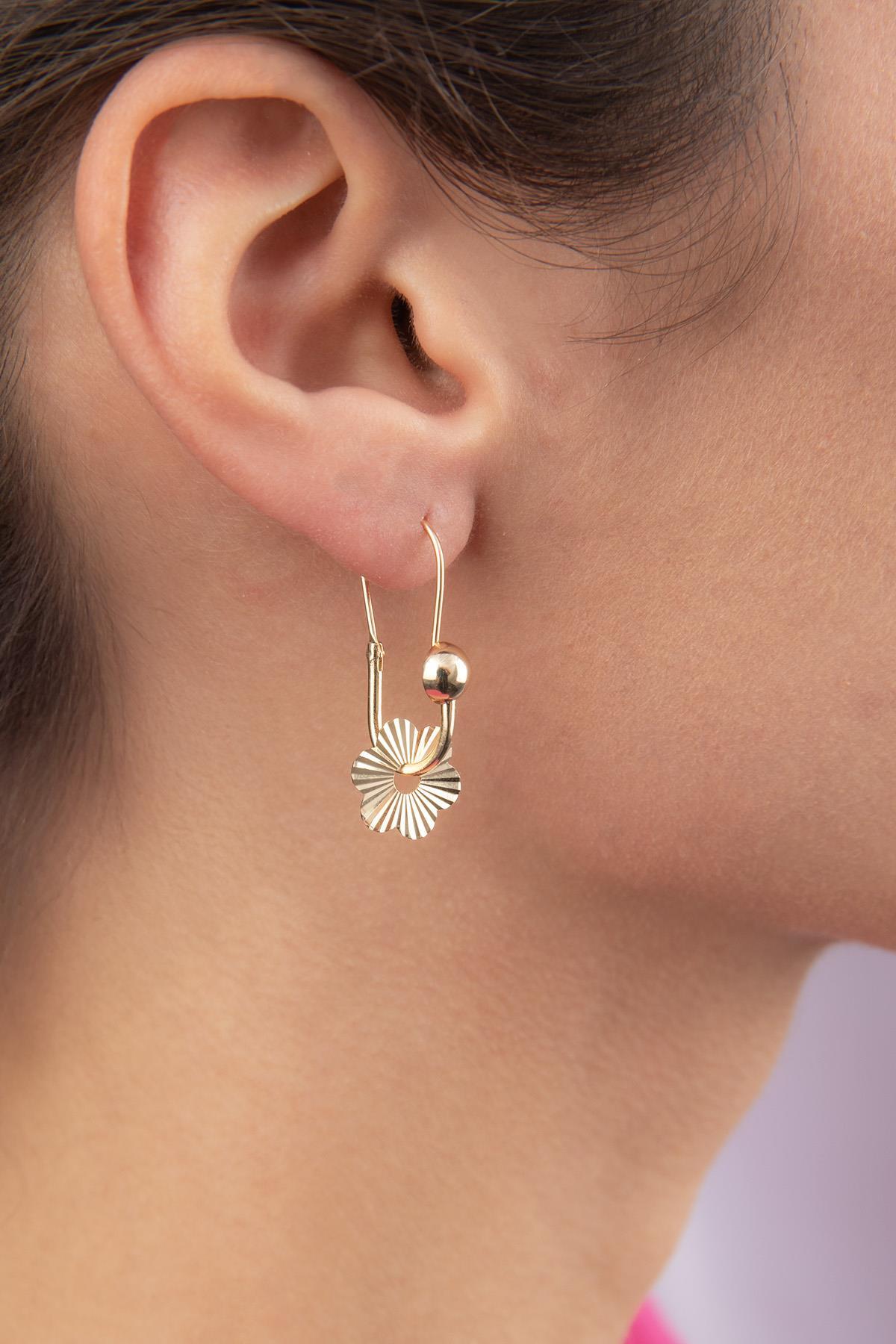 14 Ayar Altın Papatya Sallantılı Pır Pır Küpe - Fiyonk Kuyumculuk